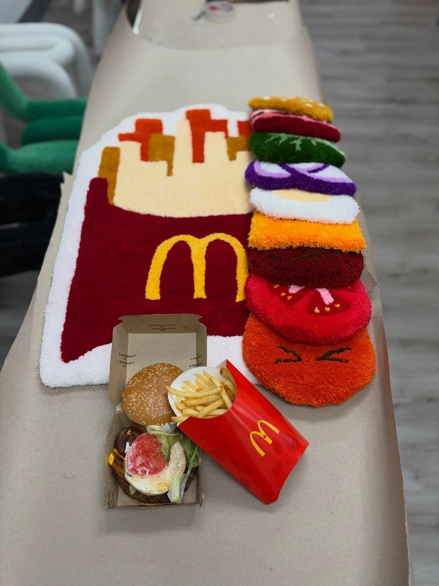 Say no more 😍 one of my FAVORITE tuftings from our guests this month has to be this @mcdonalds french fry + burger combo 🍟🍔

Like&hellip; doesn&rsquo;t it look kinda delicious?? 😭

I had to give it THREE spots in the carousel because I was that o