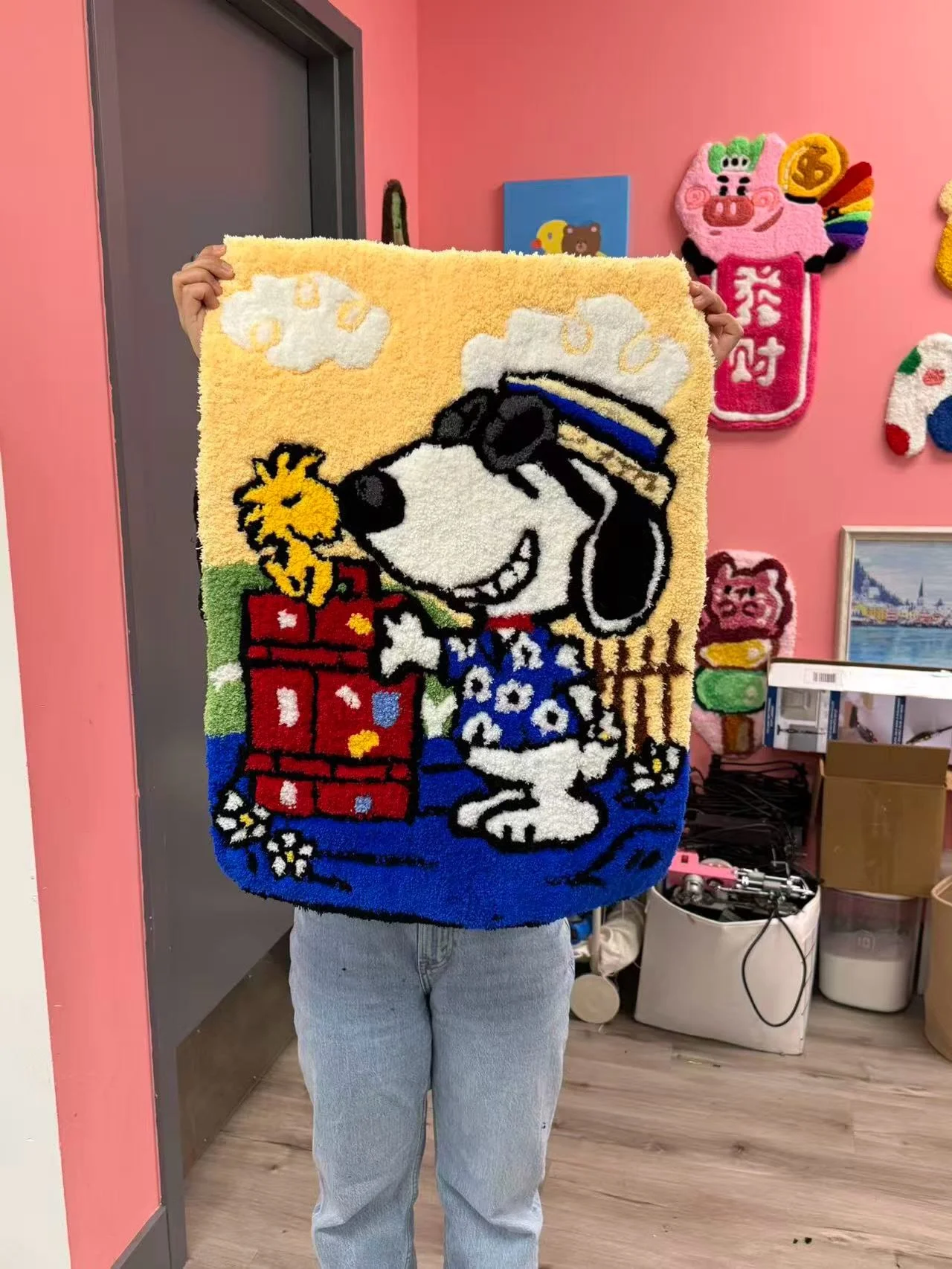 More cute tuftings made here daily 🧶💖
Snoopy is always a classic 🐶✨ but we&rsquo;re also loving all the Pok&eacute;mon, Disney, pet portraits, and dreamy abstract pieces coming to life lately 🌈🎨

It&rsquo;s such a fun thing to do with friends, f