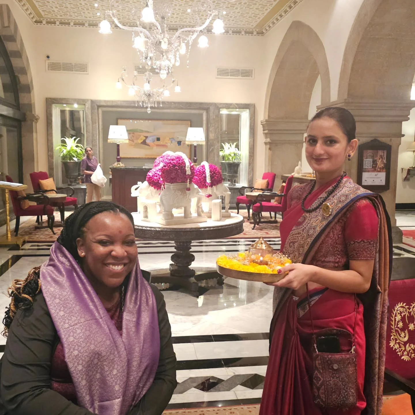 Absolutely epic first day in India!

Toured Mumbai, learned a Bollywood dance,  tried new foods, bought spices and kurtis and spent quality time with "baby brother" Jamie!

Shout out to @tajmahalmumbai @copperchimney_in ,  @foomumbai

#Mumb