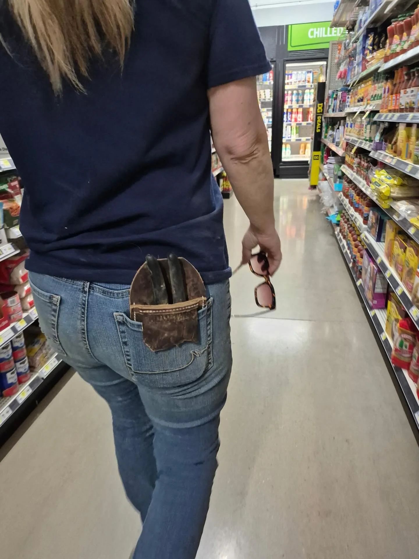 User submitted photo of a pocket quiver in the wild in Tennessee. Photo by Ricky Bobby (IYKYK)&hellip; 

Ladies, these pocket quivers have multiple purposes, snag it for gardening when your husband isn&rsquo;t looking. The 8-10oz hide creates a nice 