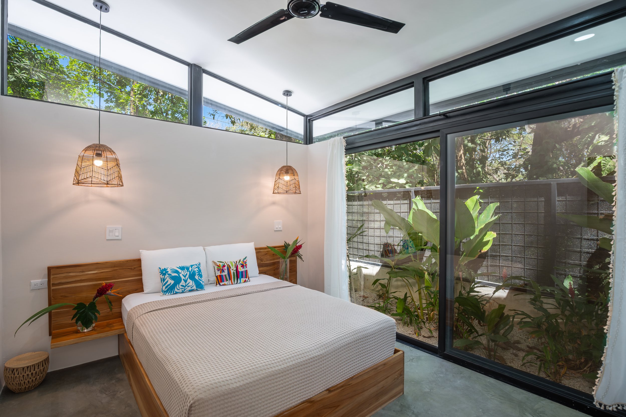 primary bedroom queen bed