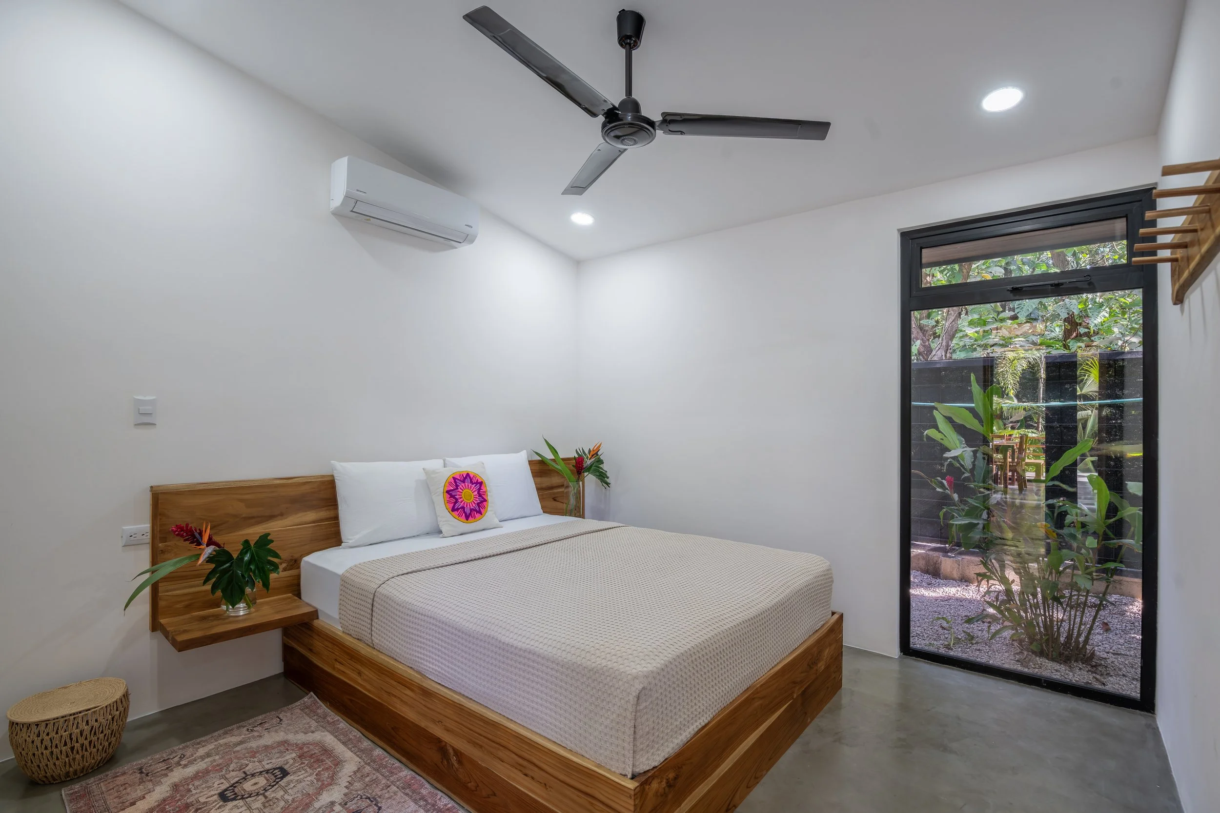 2nd bedroom queen bed