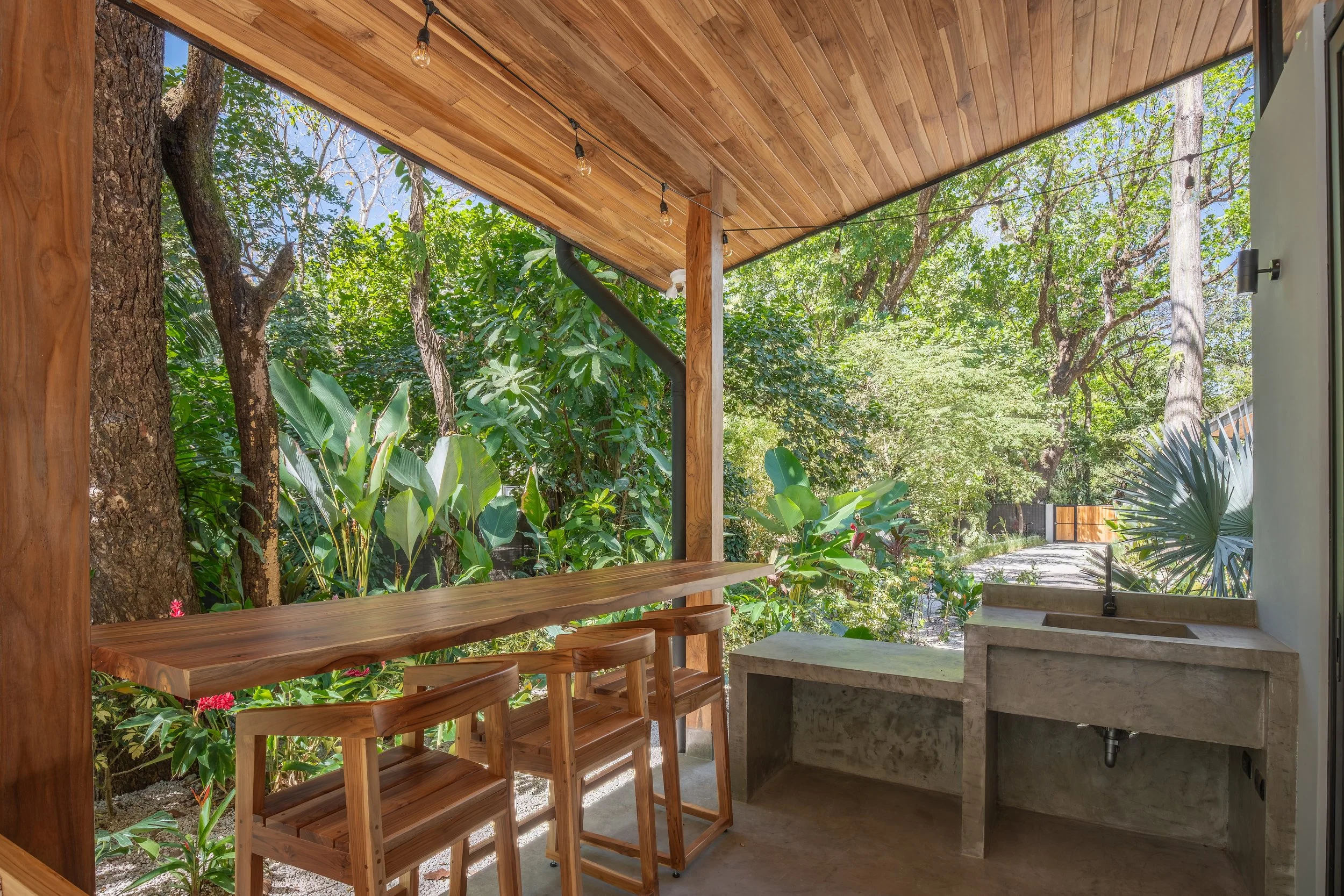 outdoor eating - living area