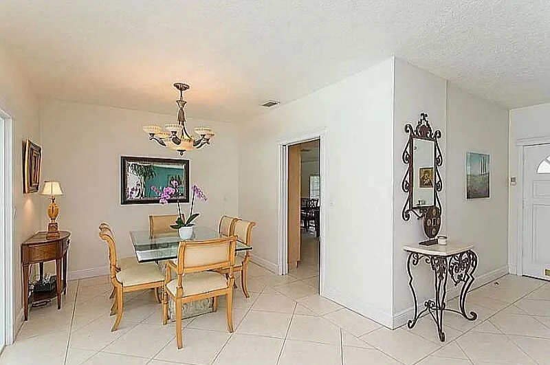 Dining Room Before.jpg