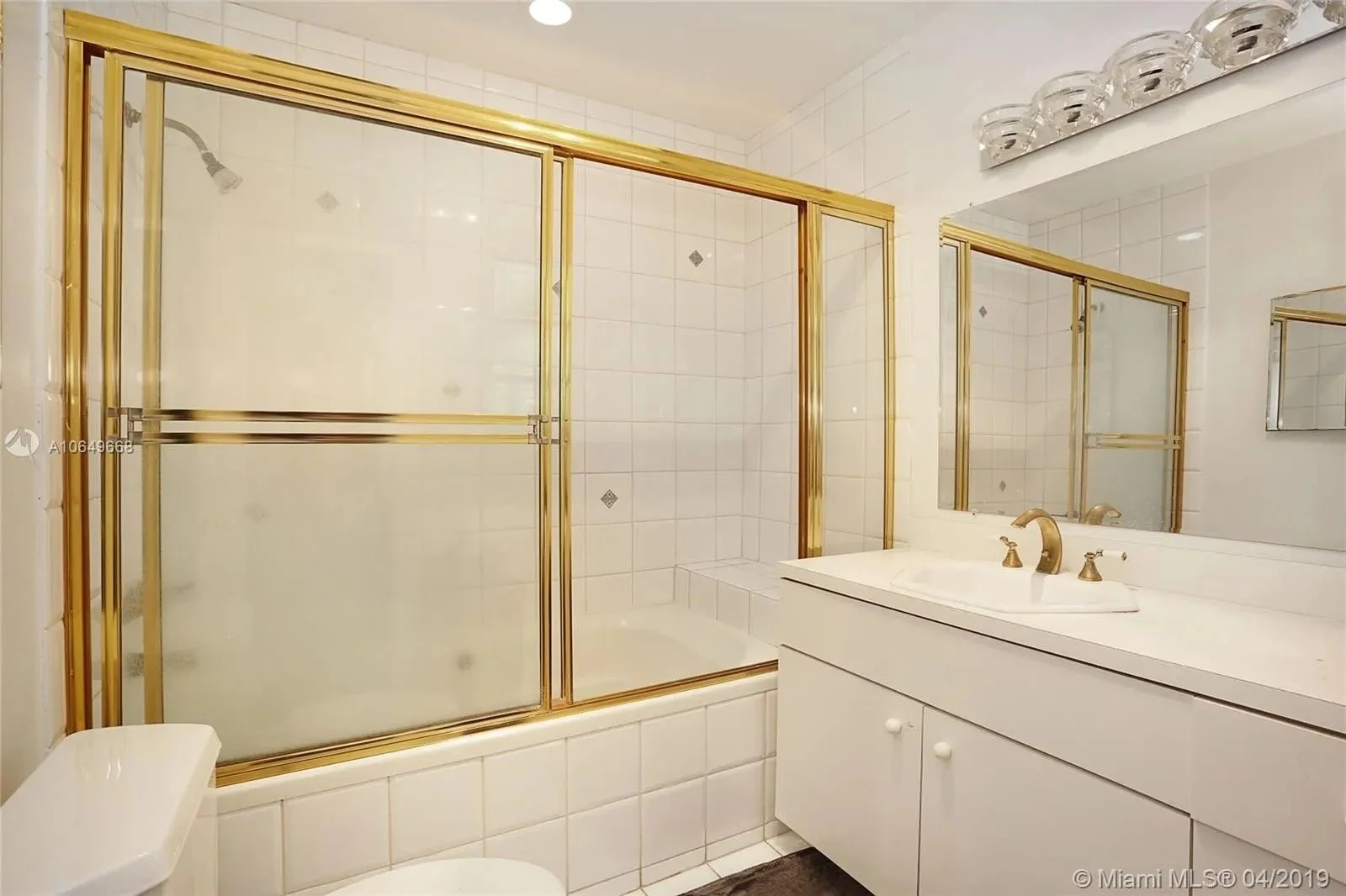 Principal Bathroom.jpg