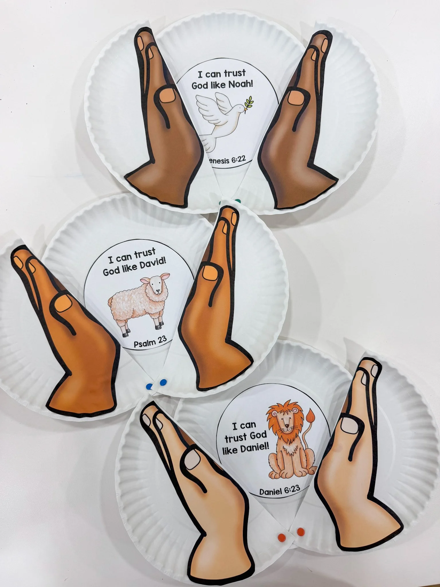 Paper Plate Prayer Hands Craft (Daniel, David and Noah), English and Spanish