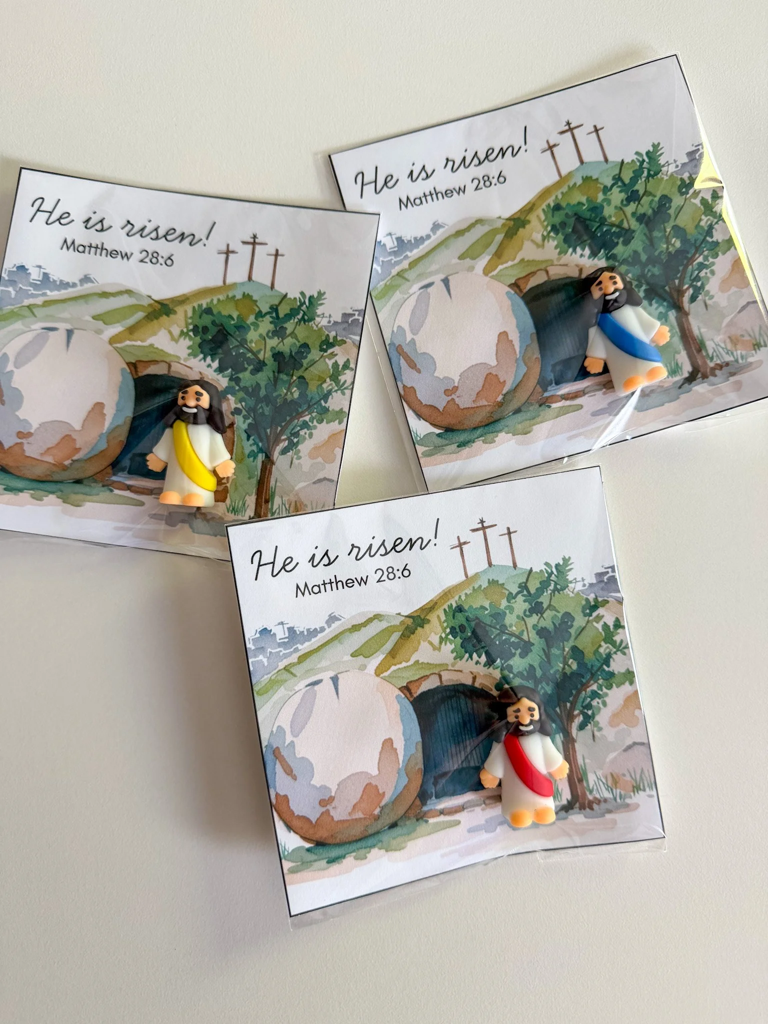 He is Risen Mini Jesus Gift Tags, English and Spanish