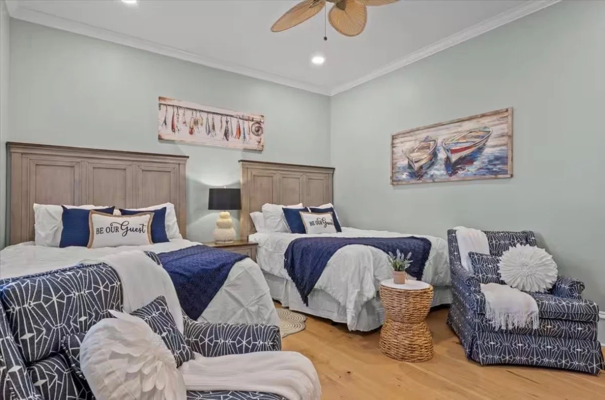 Shared Queen Sitting .jpeg