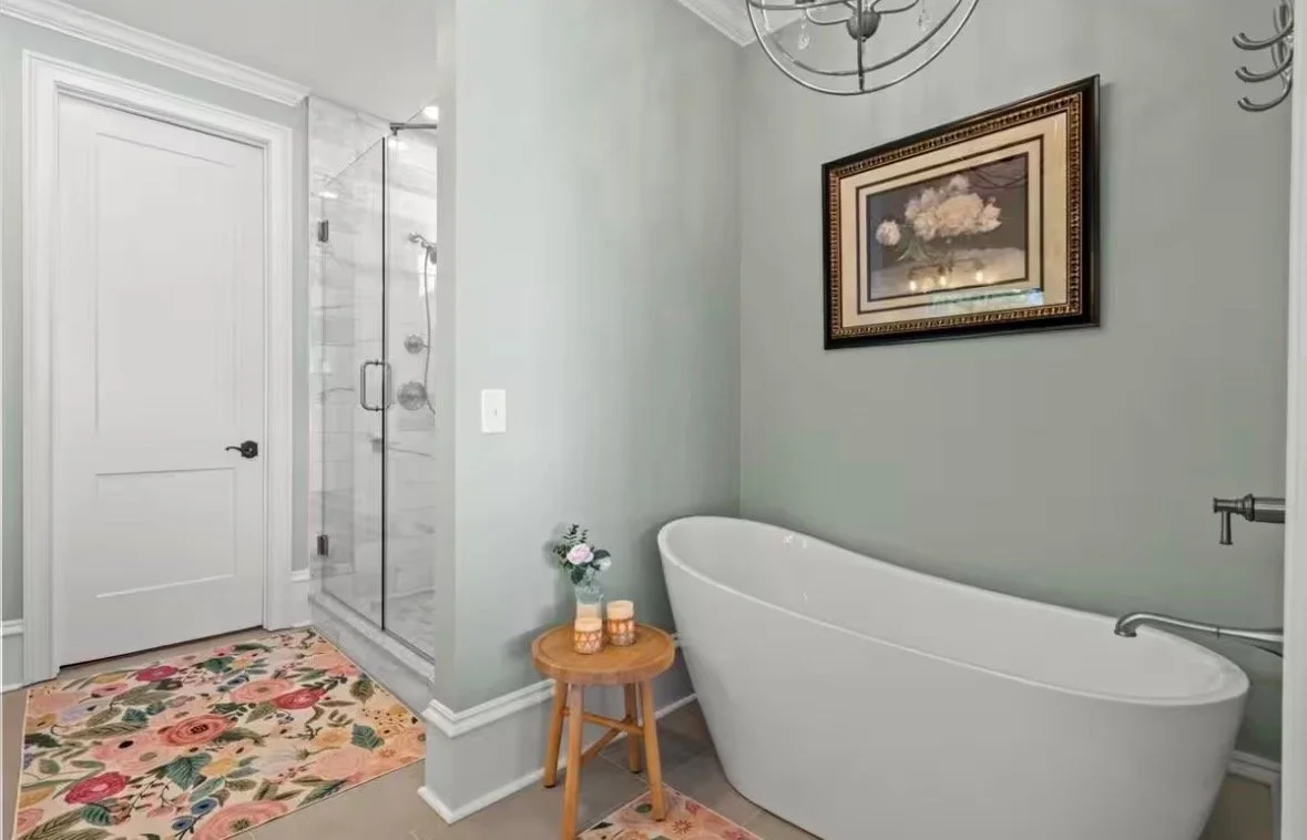 Lake house King Private Bath.jpeg