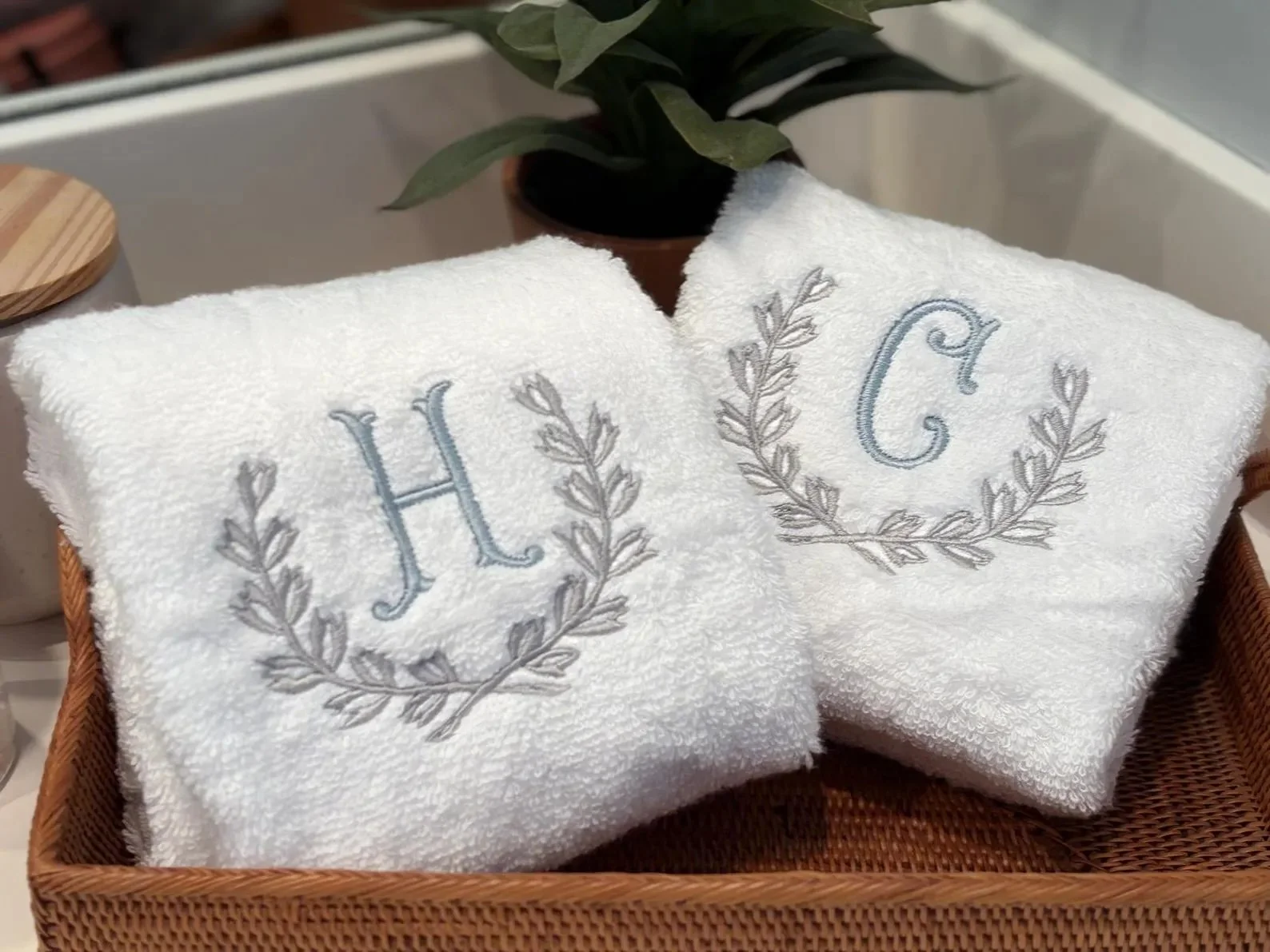Laurel Hand Towel