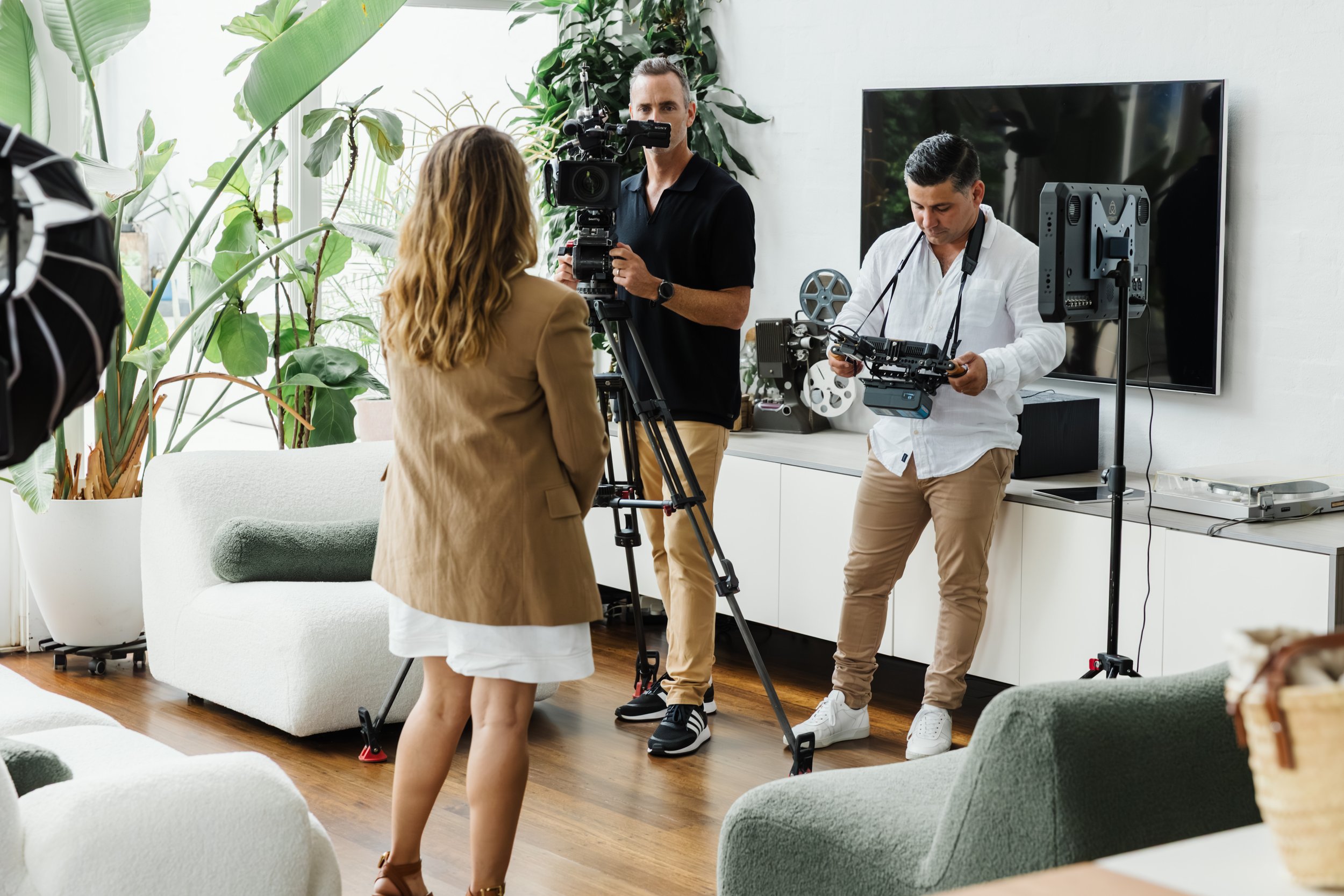 Video production support that allows organisers to stay focused on the room.