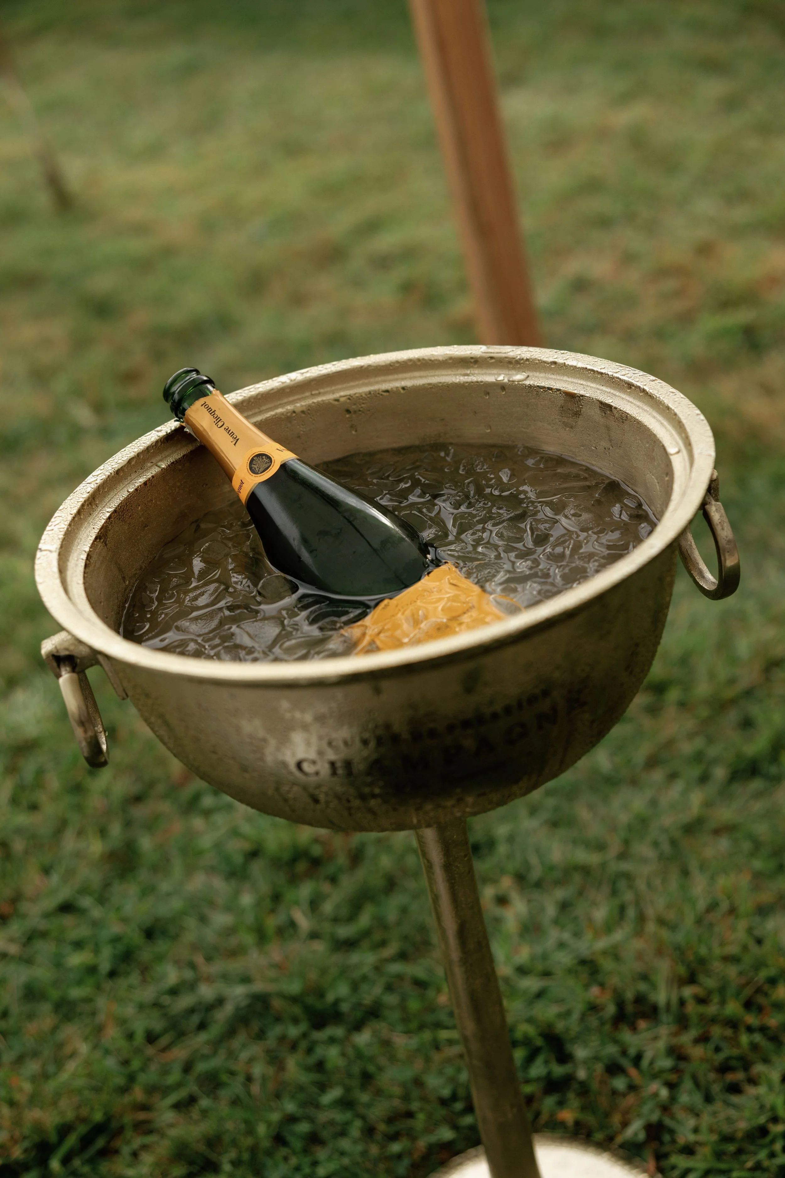 Chalice Champagne Stand