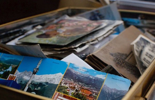 box-full-of-print-photos
