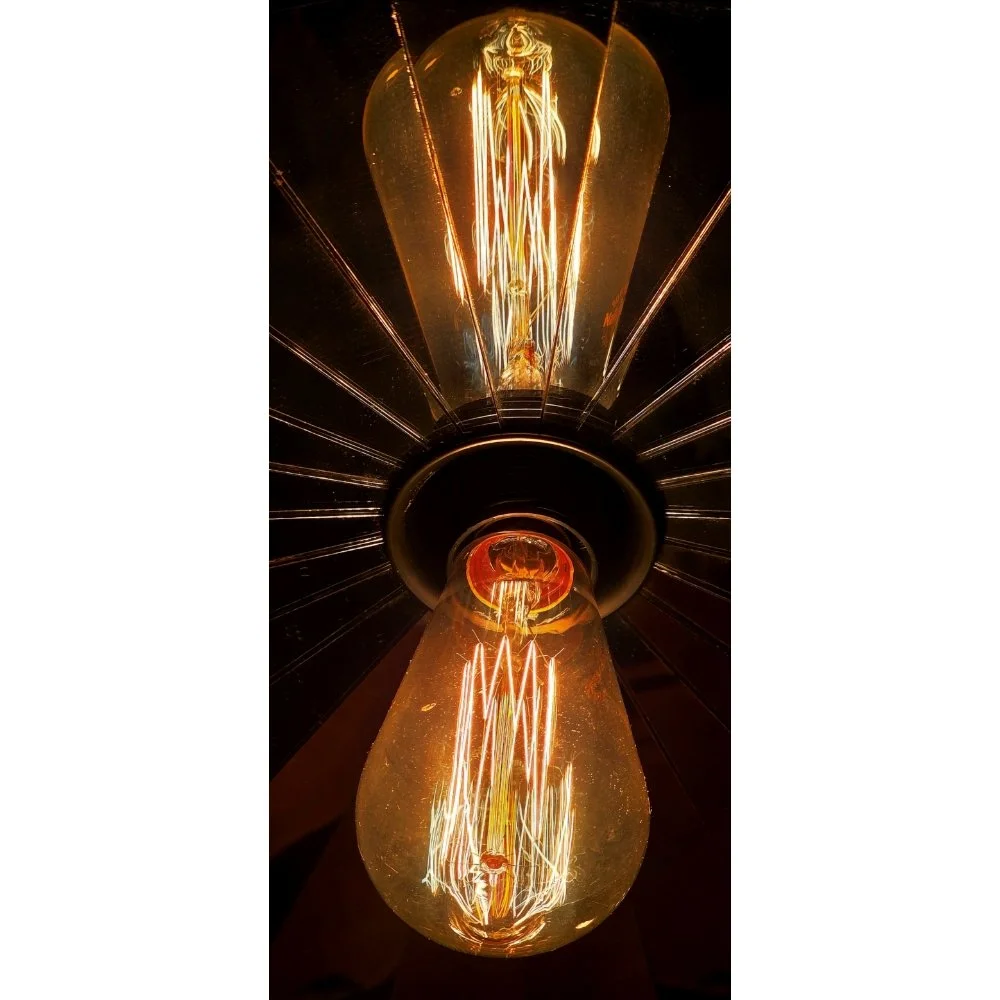 Double Filament / Symmetry of Light