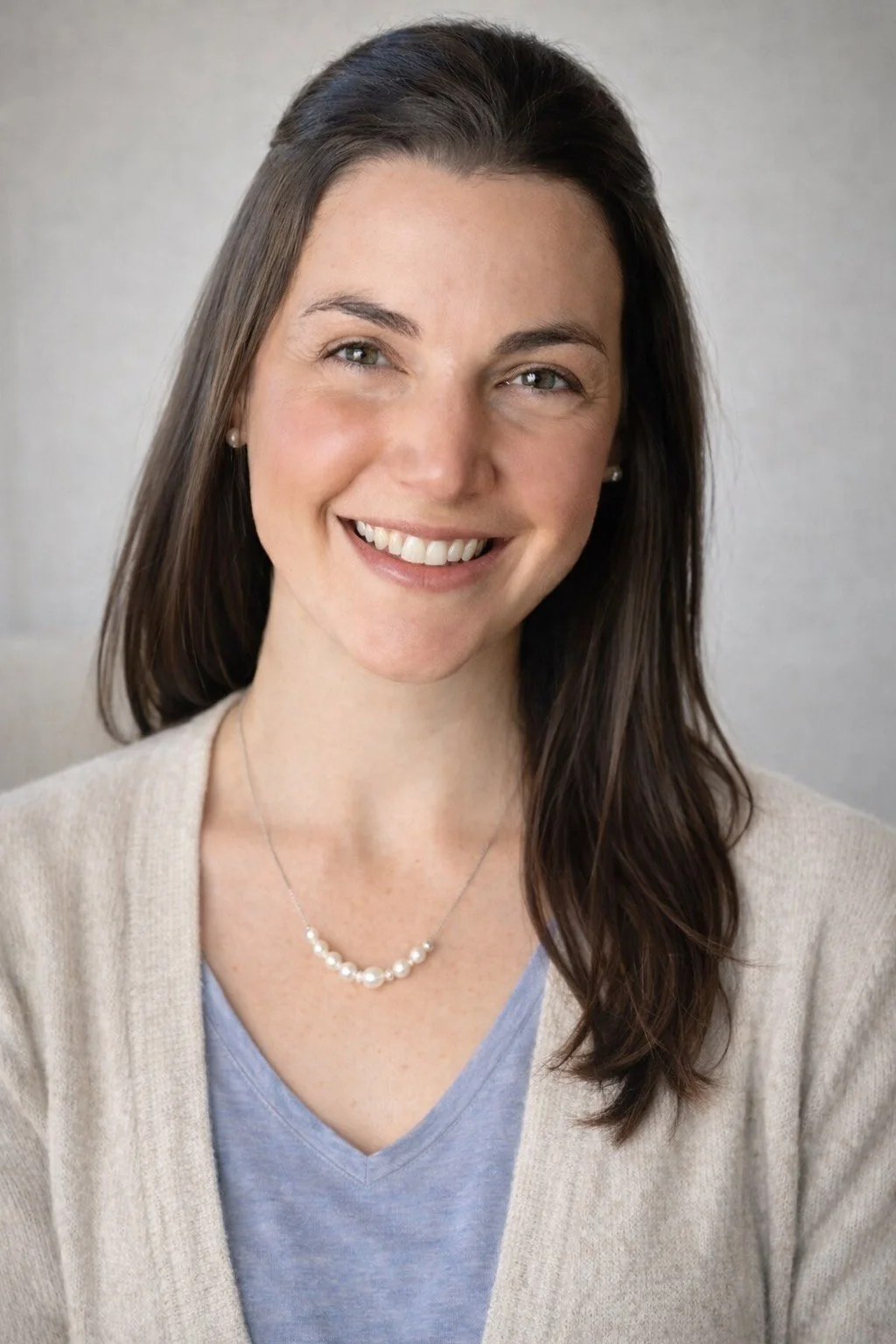 trauma-informed somatic psychotherapist who specializes in maternal mental healthposing for photo