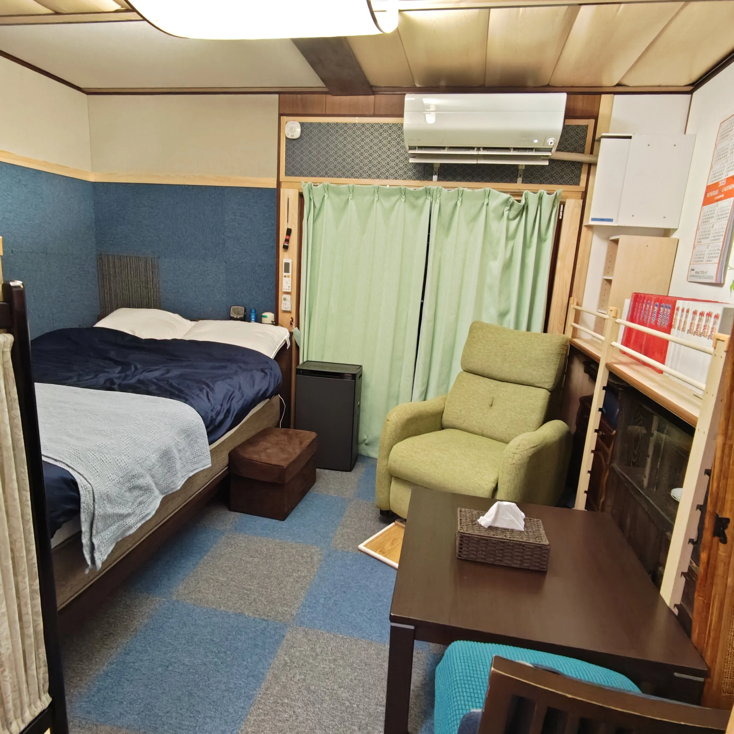 高級素材を使った余裕のダブルベッド