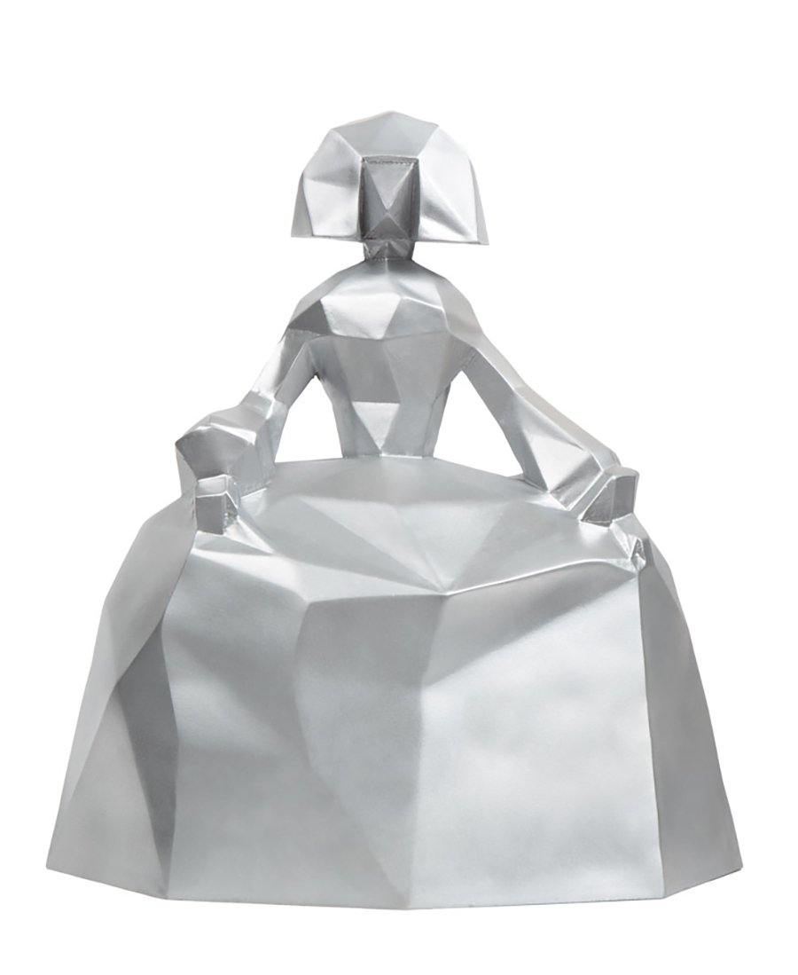 Menina Jimena 
52 cms. / 45.5 cms. ancho / 32.5 cms. - Poliedrica - Color Plata - Fibra de vidrio - pintura Acrilico - P. 3.5 Kg Menina en 32 cms. - resina  
 Inquire 