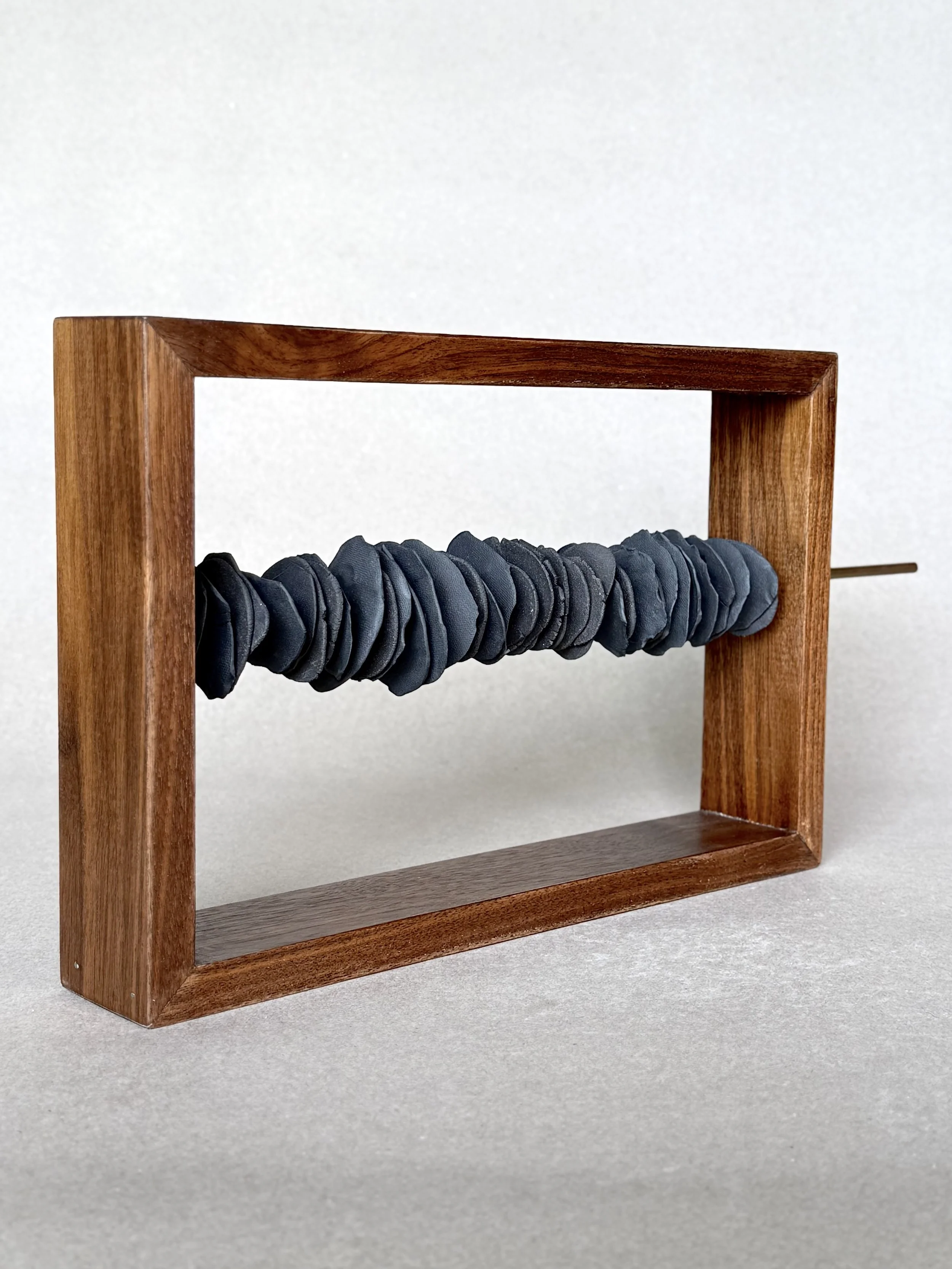 $325 - 15 x 10 x 2.5 inches