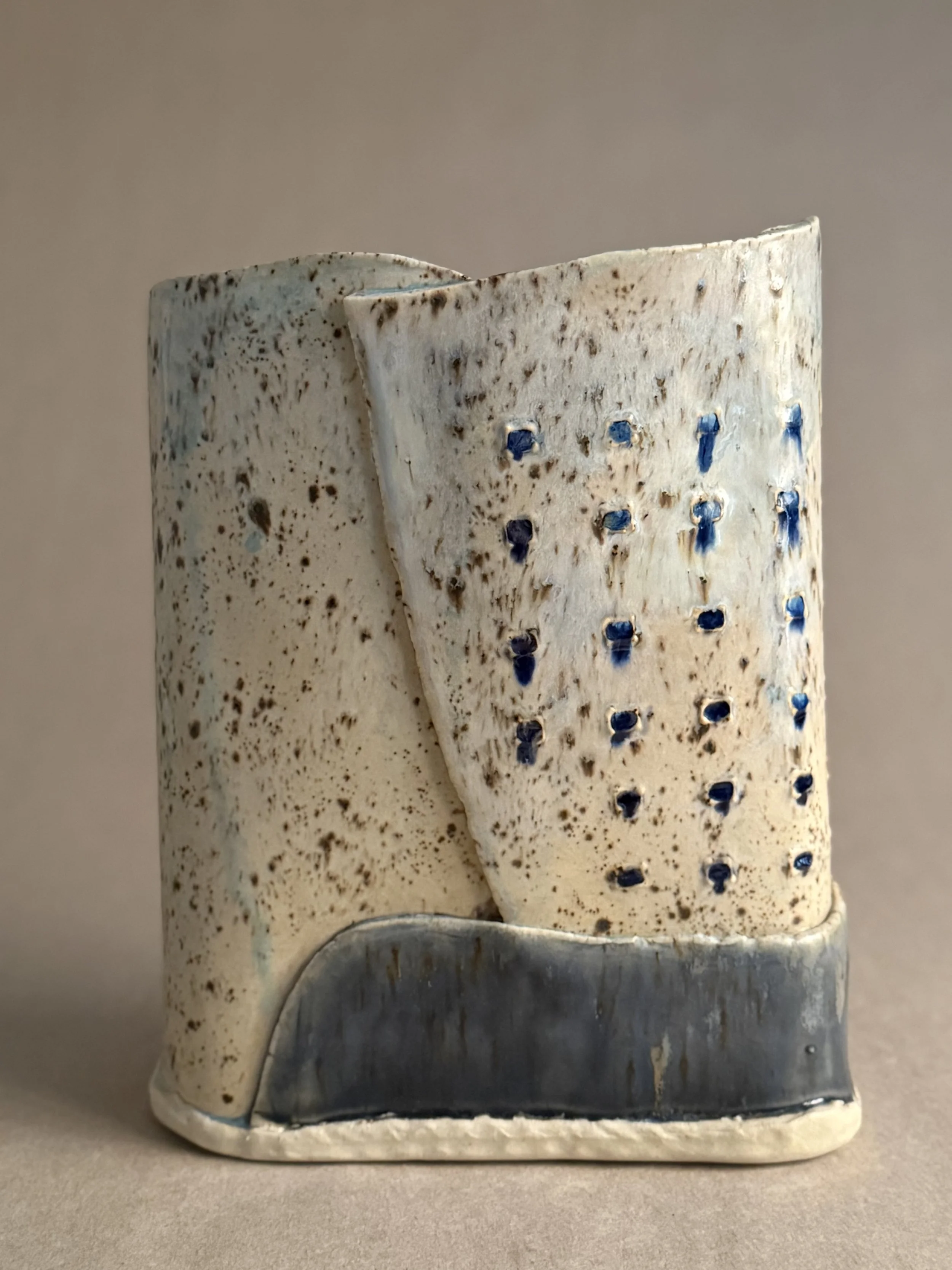 $180 - 10x7.5x3.5 inch vase