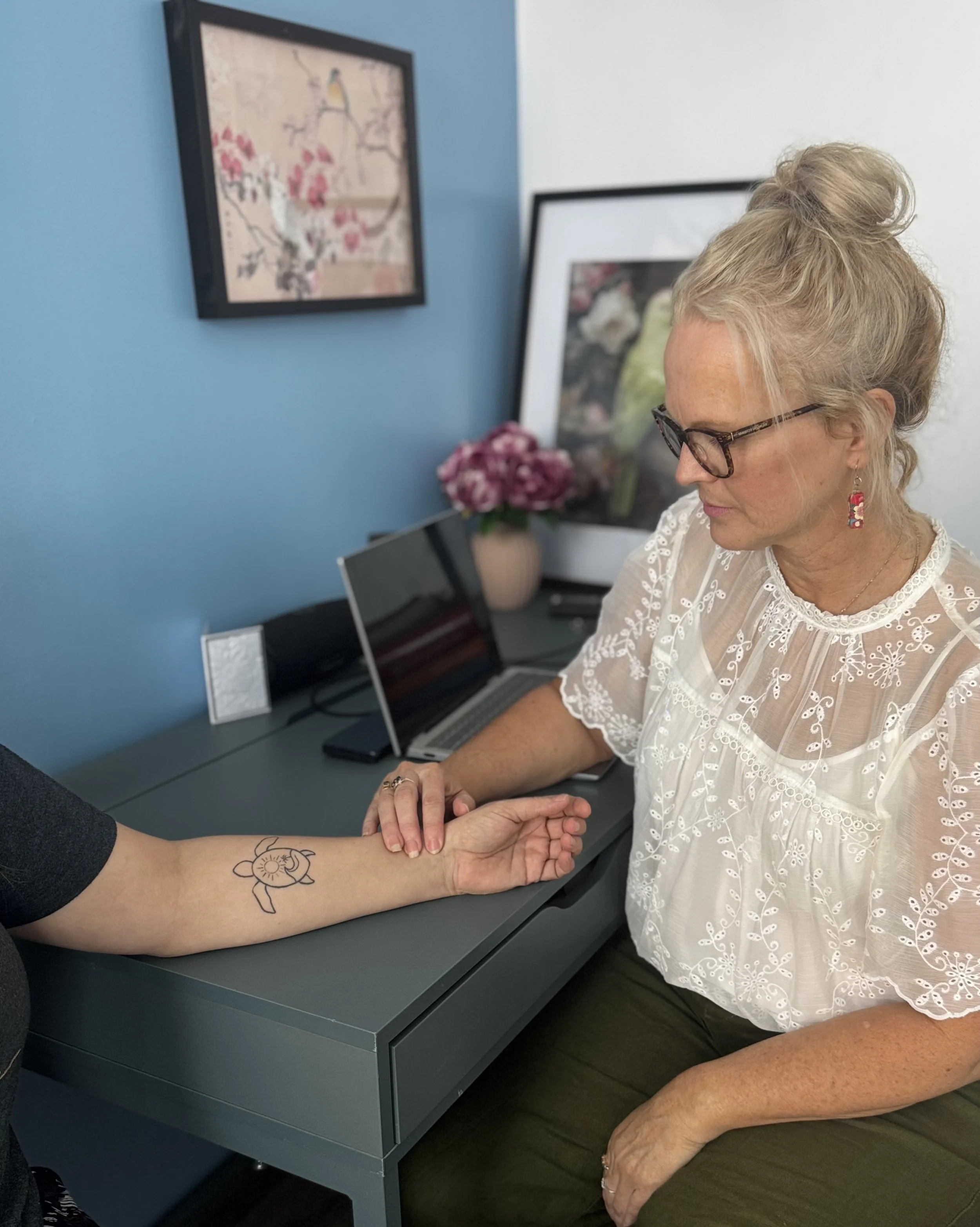 Willow Tree Acupuncture pulse taking Renae Ferri