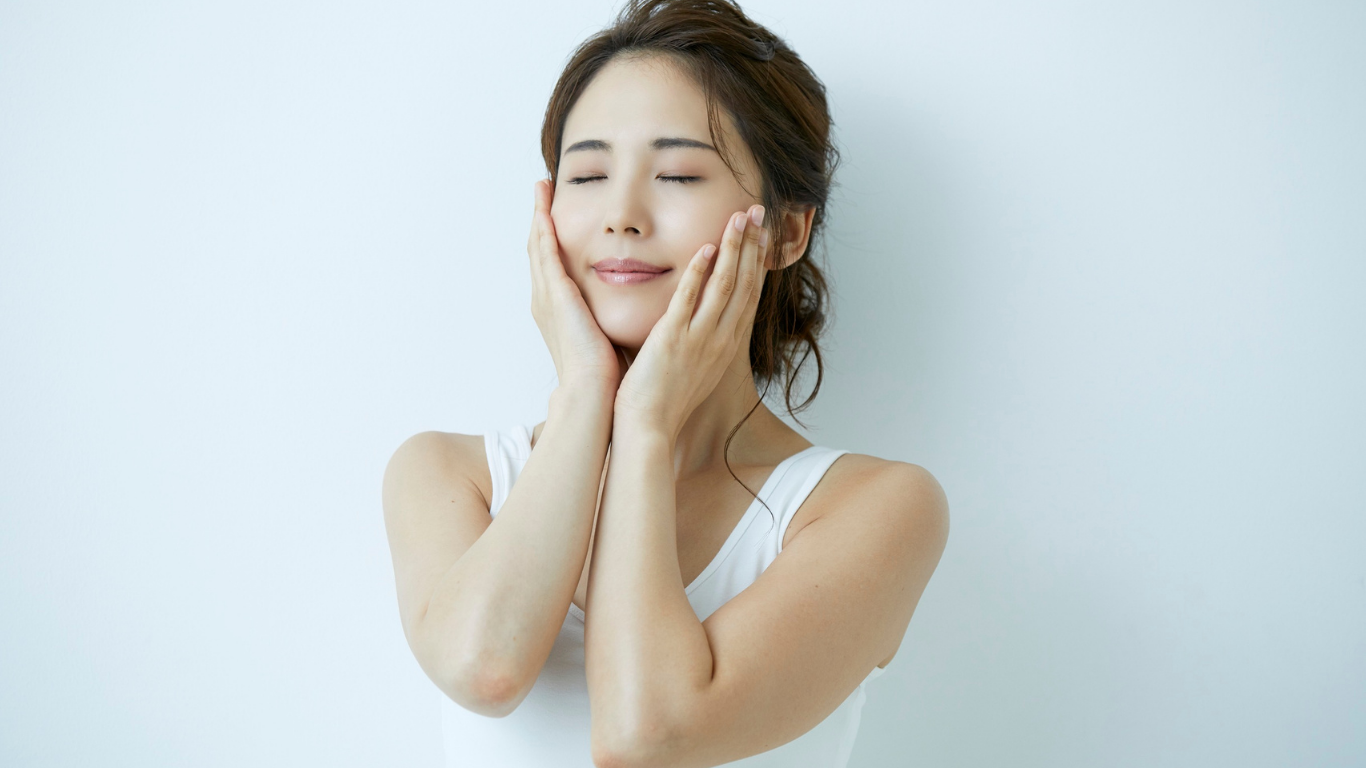 顔のむくみを今すぐ取る方法｜朝3分でできる即効ケア 