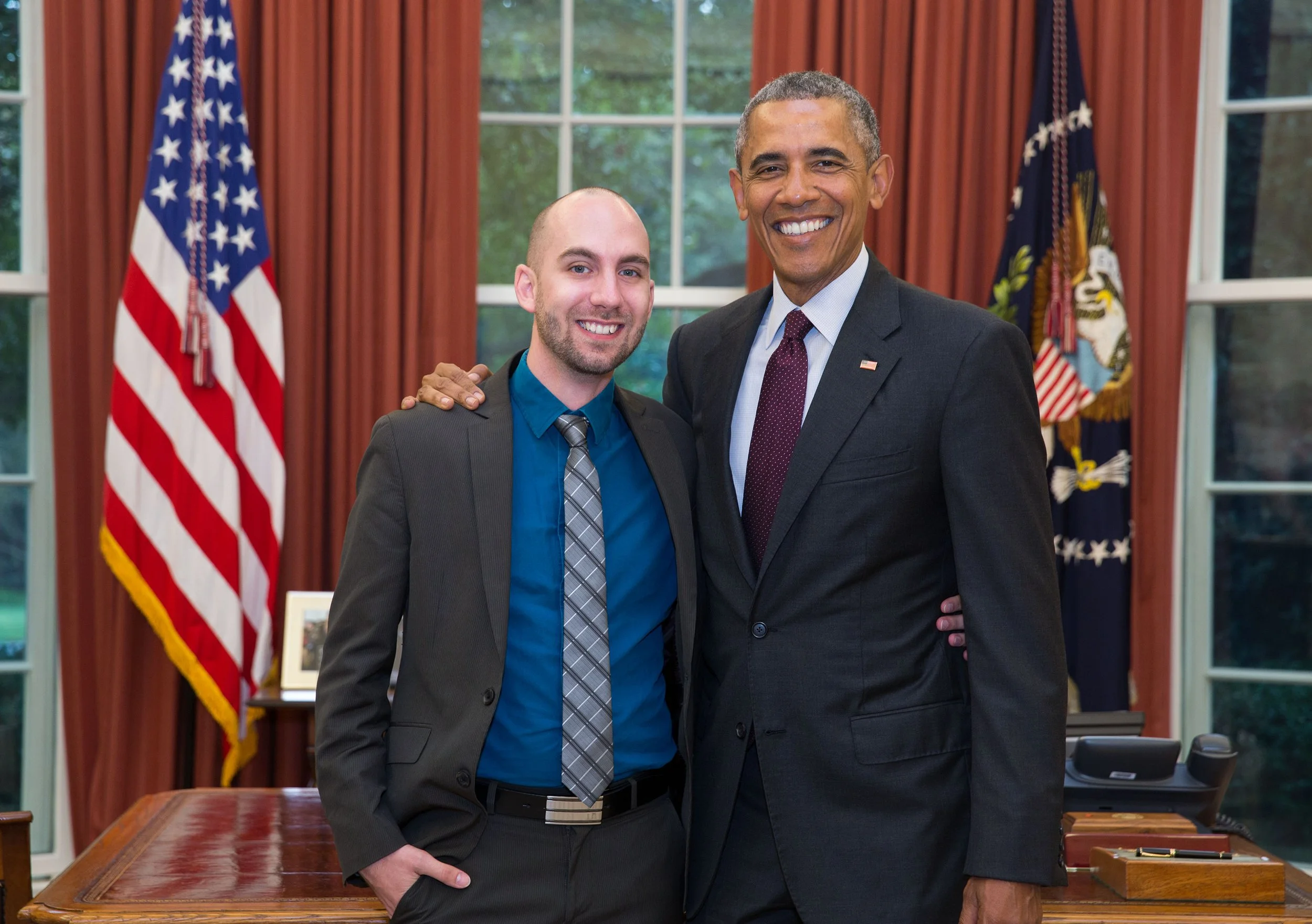 Dirk and President Obama pose for a photo together in the Oval Office in front of the Resolute Desk
