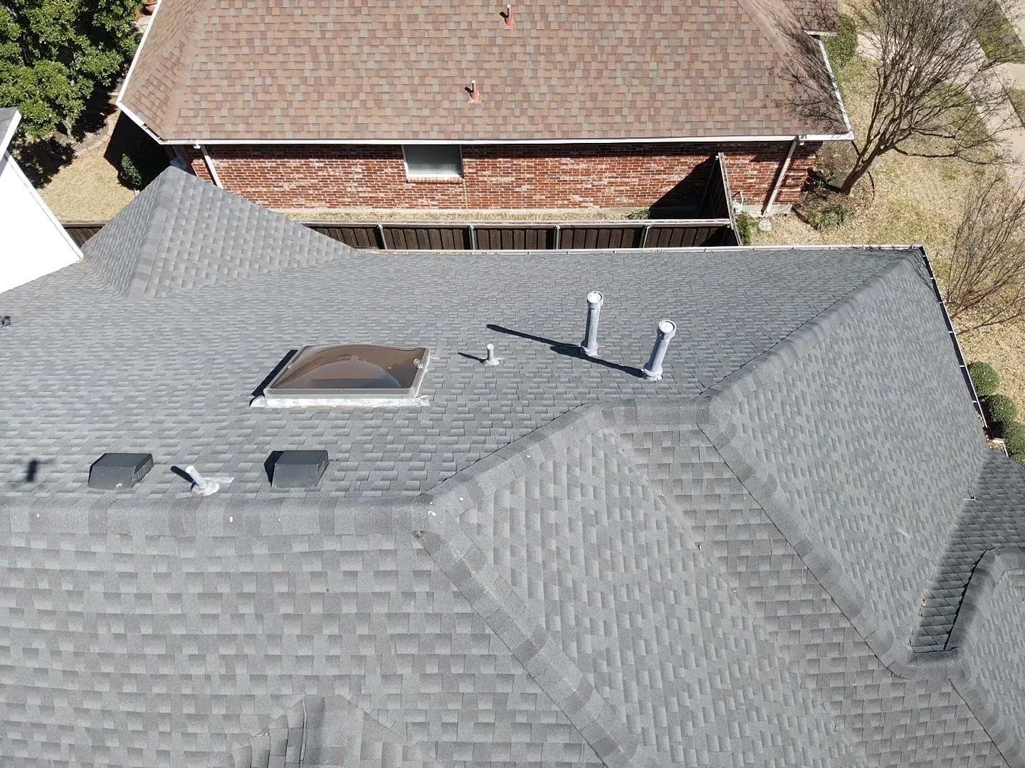 10 Signs You Need a New Roof in Plano, TX and How to Choose a Local Roofer