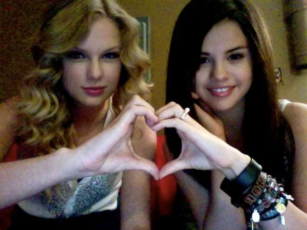 taylor-swift-and-selena-gomez-became-best-friends-as-v0-kqk4jnmkjflf1.jpg.webp