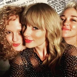 Abigail_Anderson_And_Taylor_Swift.webp