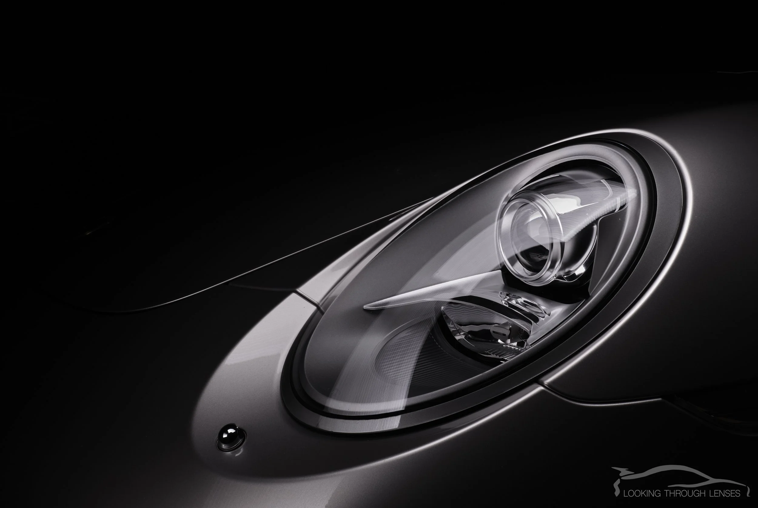 Porsche 911 Headlight (W).jpg