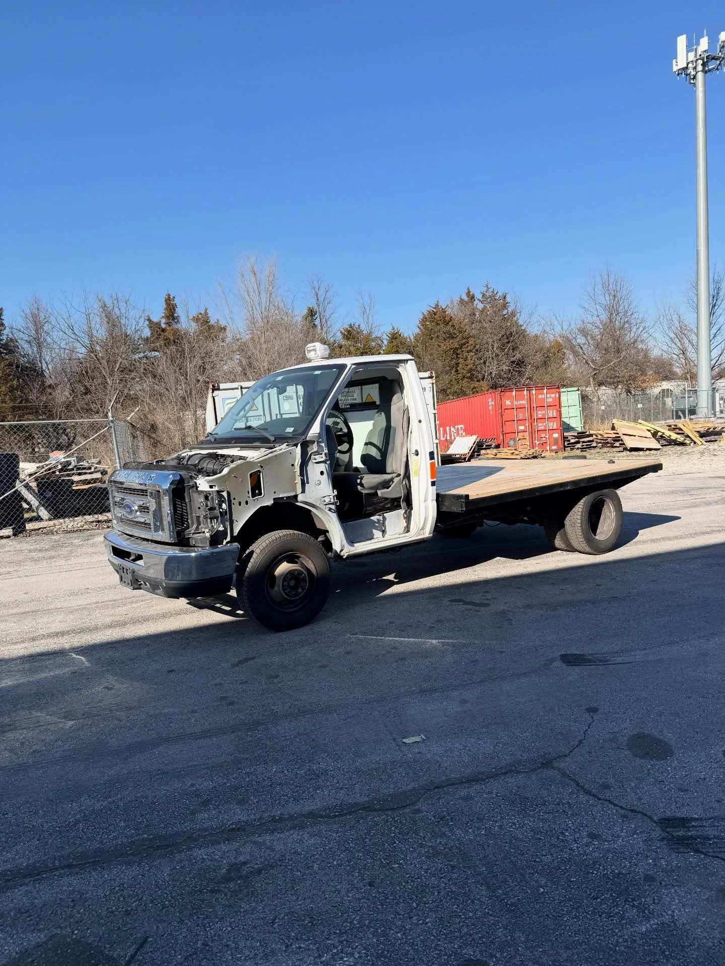 What to do with these retired chassis? Always needed a farm truck. 

#farmtruck