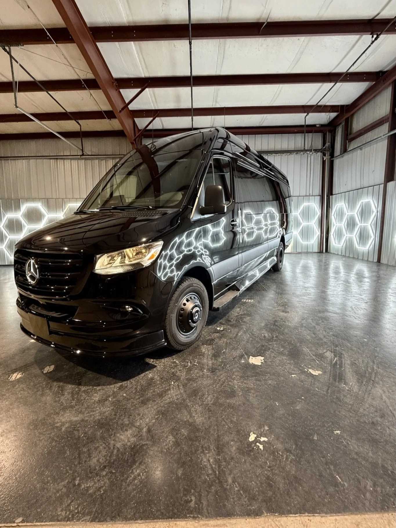Black limo Mercedes Sprinter.jpg