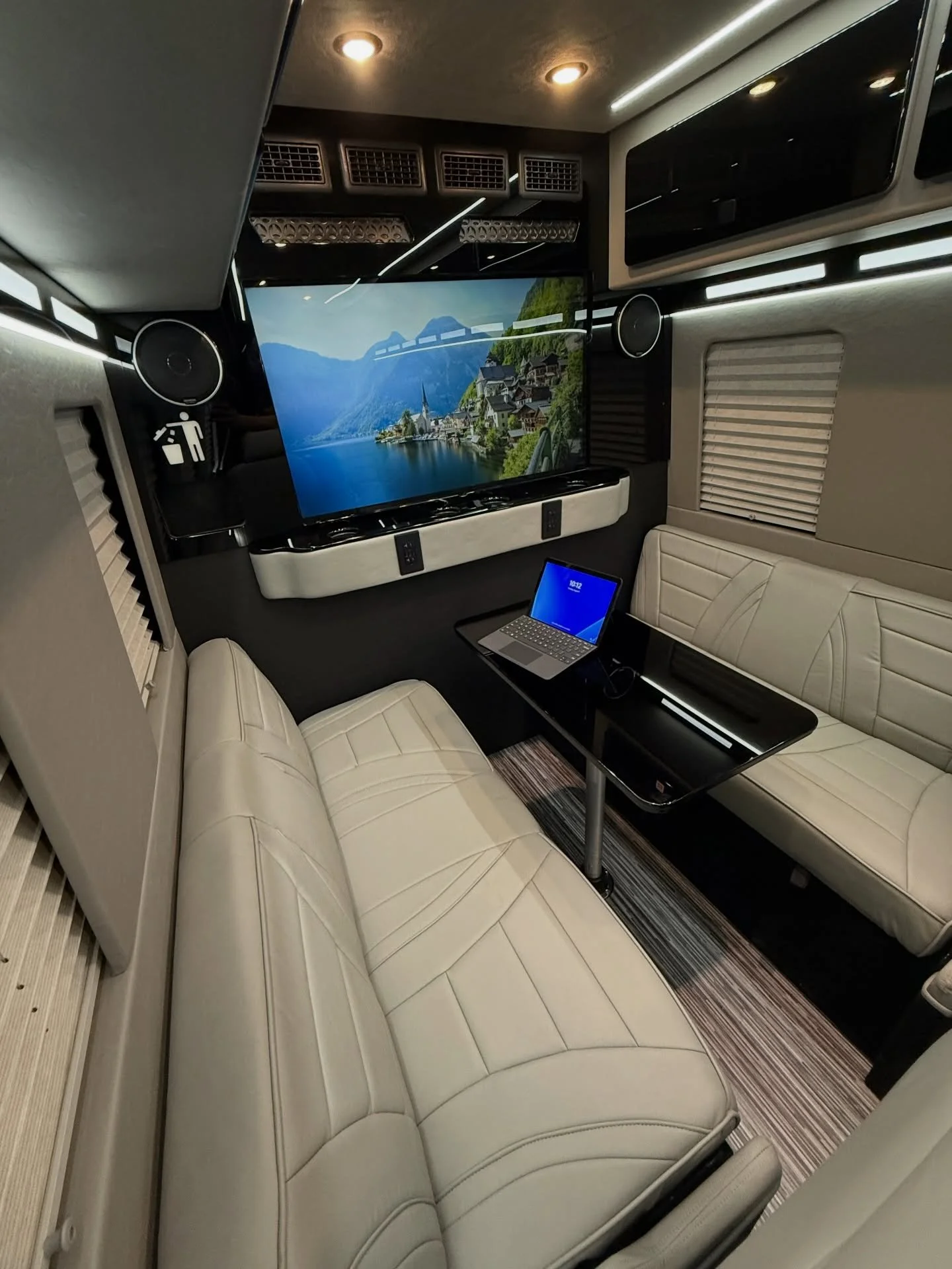 If you&rsquo;re serious about business, your vehicle should be too.

Close deals on the road. Entertain clients in style. Then switch gears and take the family out&mdash;same day, same ride.

This Sprinter is built for entrepreneurs who don&rsquo;t s