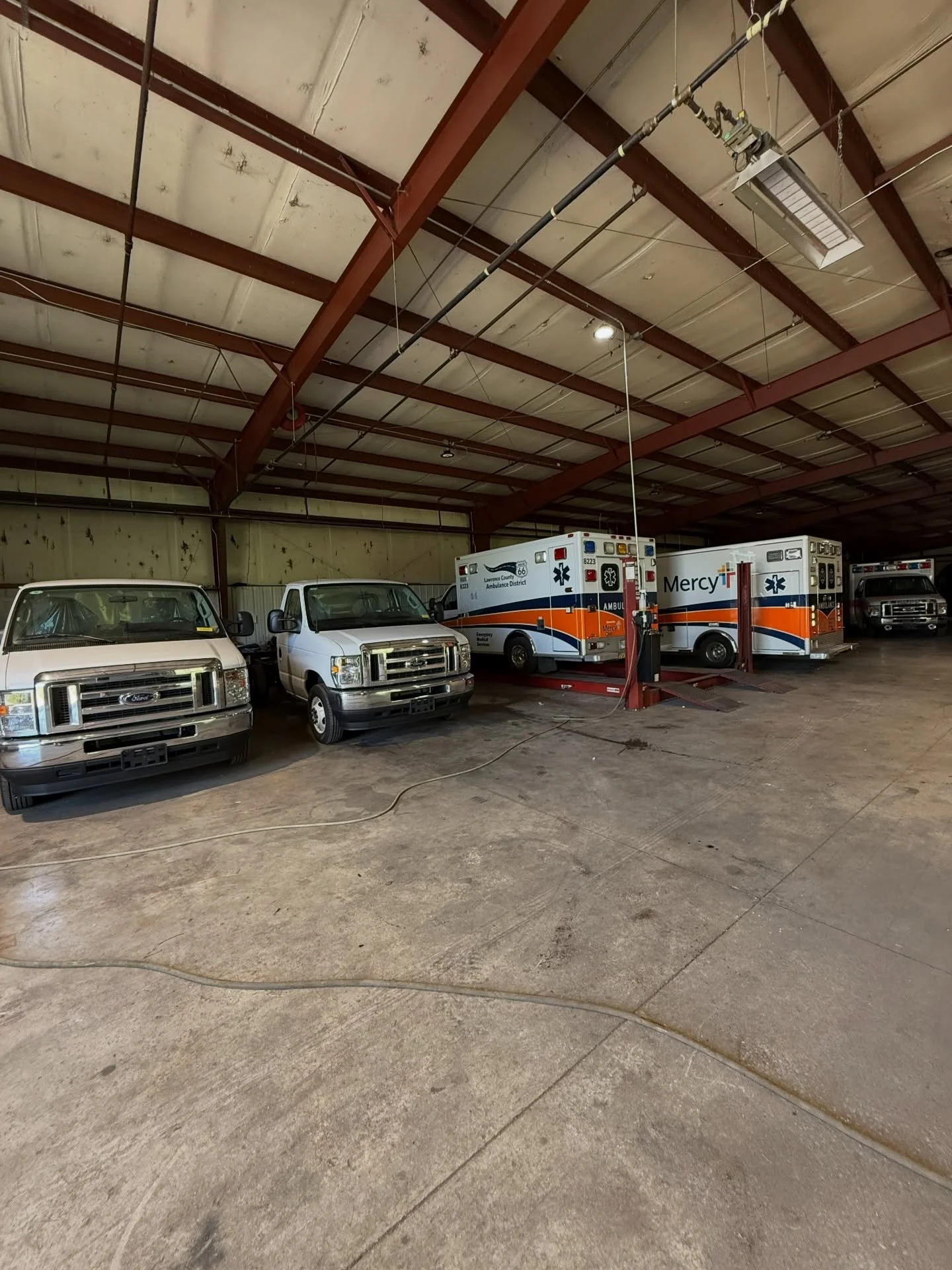 Packed shop. Ambulance remounts in motion.
More life out of your units without starting from scratch.

If you&rsquo;ve got boxes worth saving, let&rsquo;s talk. DM or call to plan your next remount.

#AmbulanceRemount #EMSFleet #EmergencyVehicles #Fl