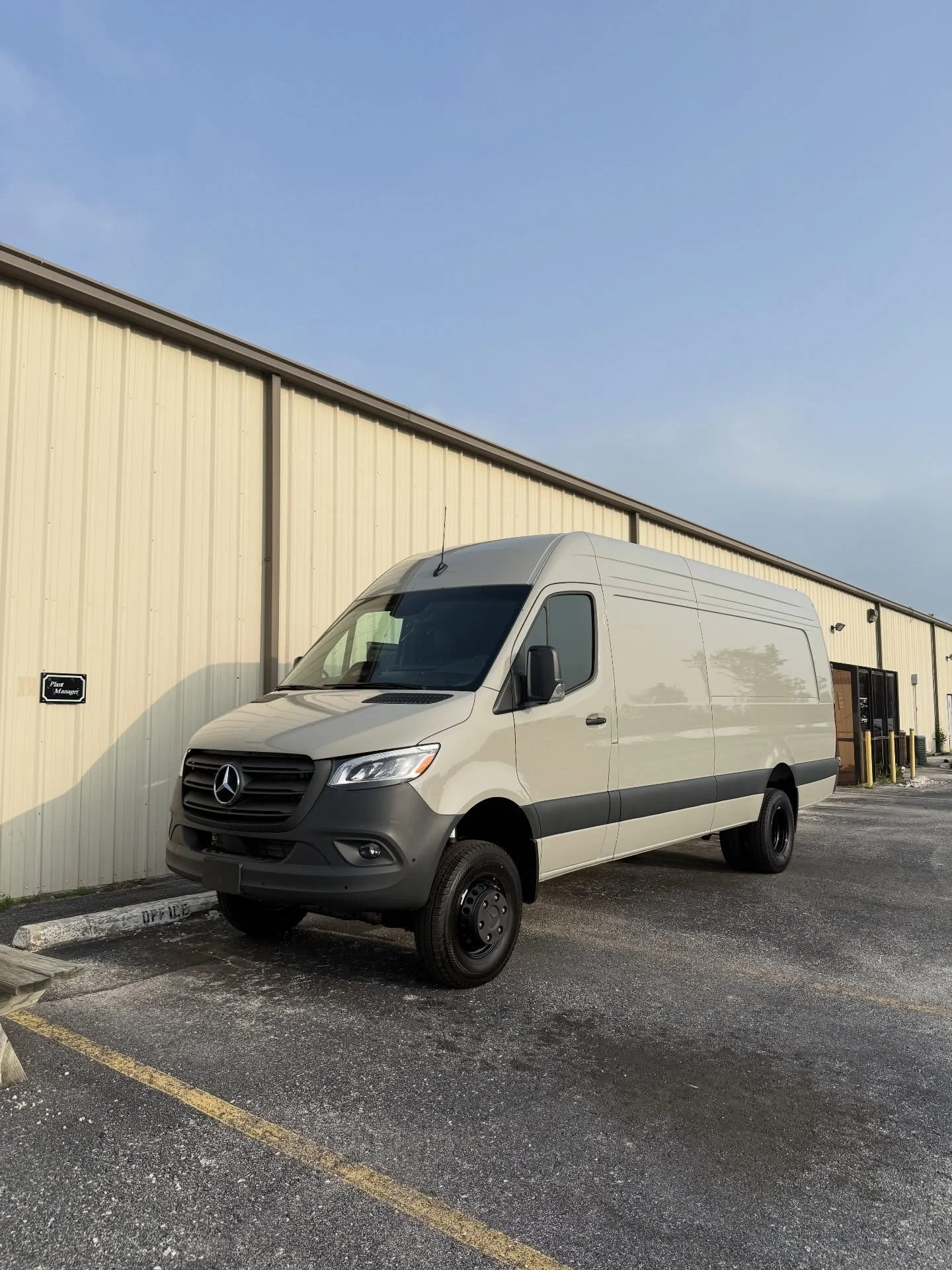 Fresh delivery. Who&rsquo;s a fan of stone gray? 

#customsprinter #mercedessprinter