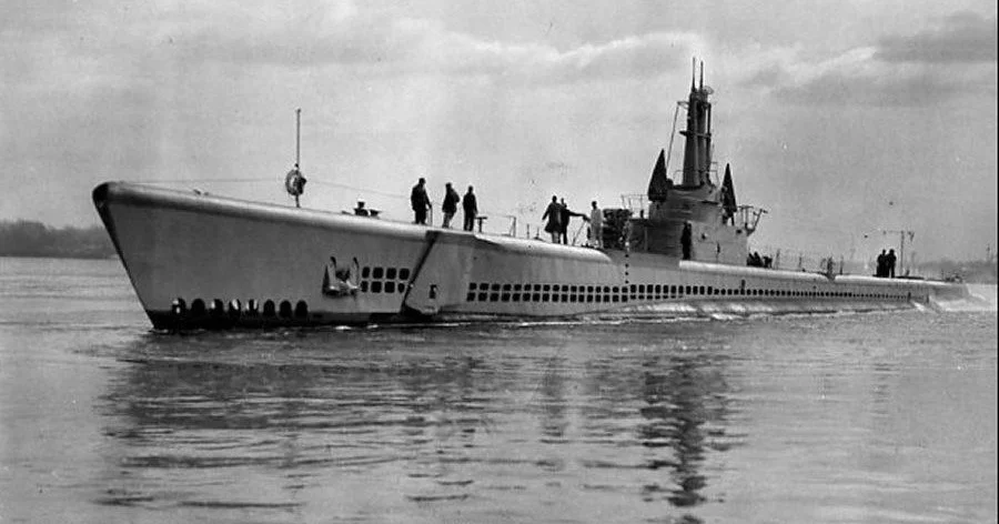 The Escolar was a Balao-class U.S. Navy submarine, commissioned on 2 June 1944.  After training at Pearl Harbor, she departed on her first war patrol on 18 September 1944.  On 30 September 1944, while estimated north of the Bonin Islands, Escolar sen