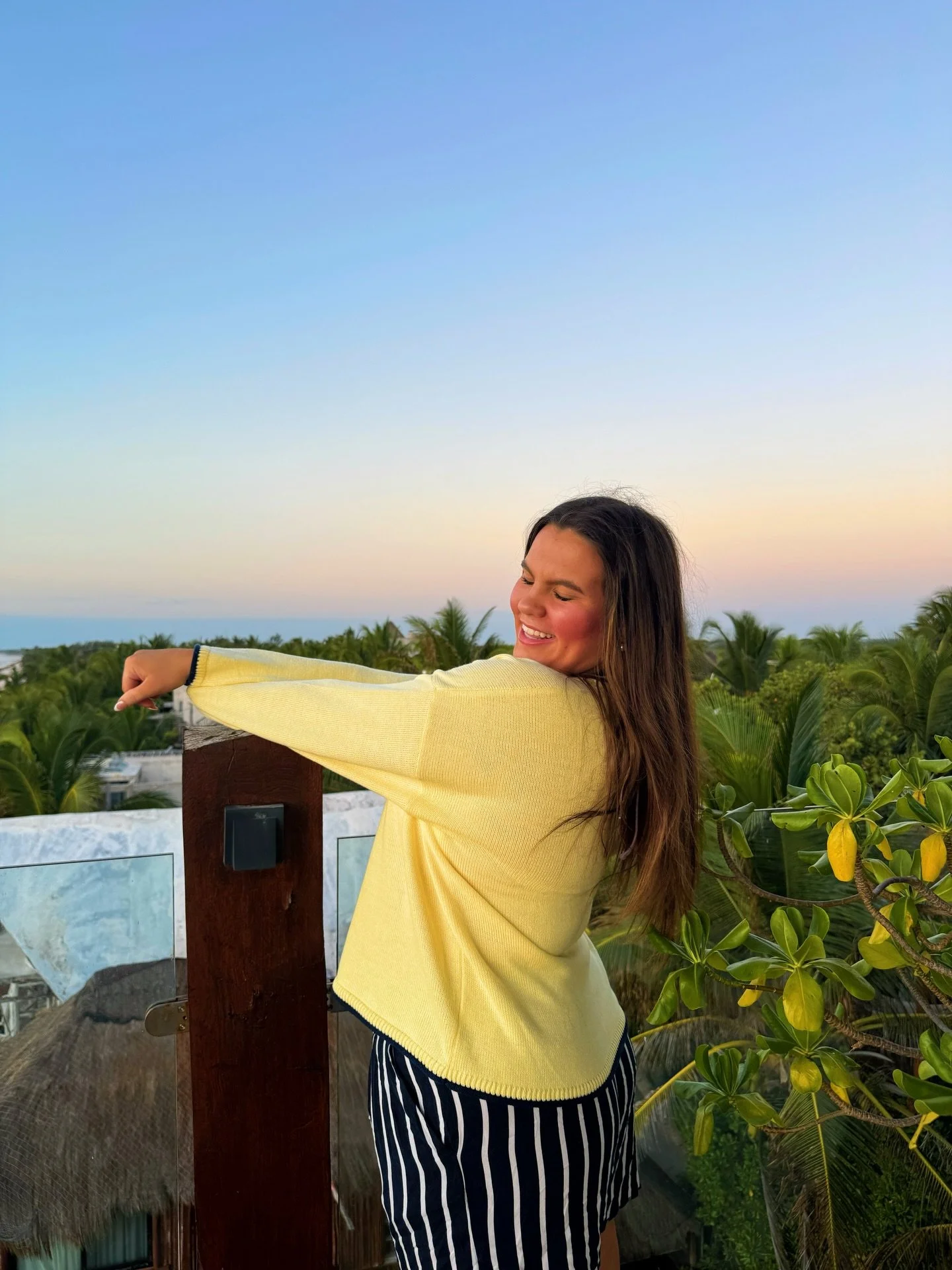 out of office 🌴✨