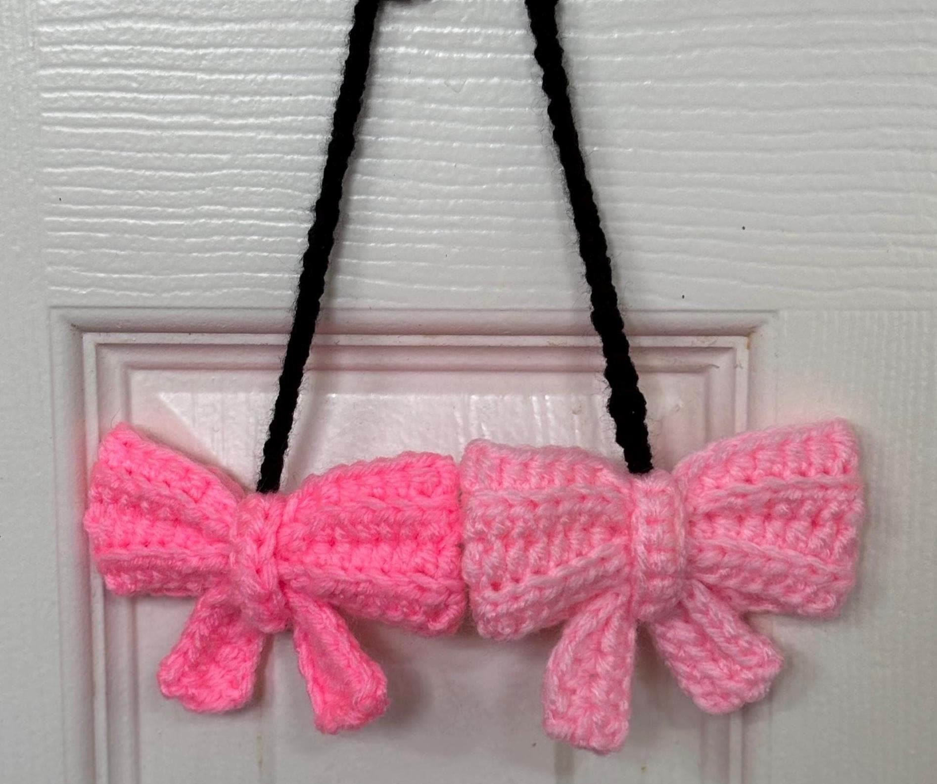 Hanging bows for car