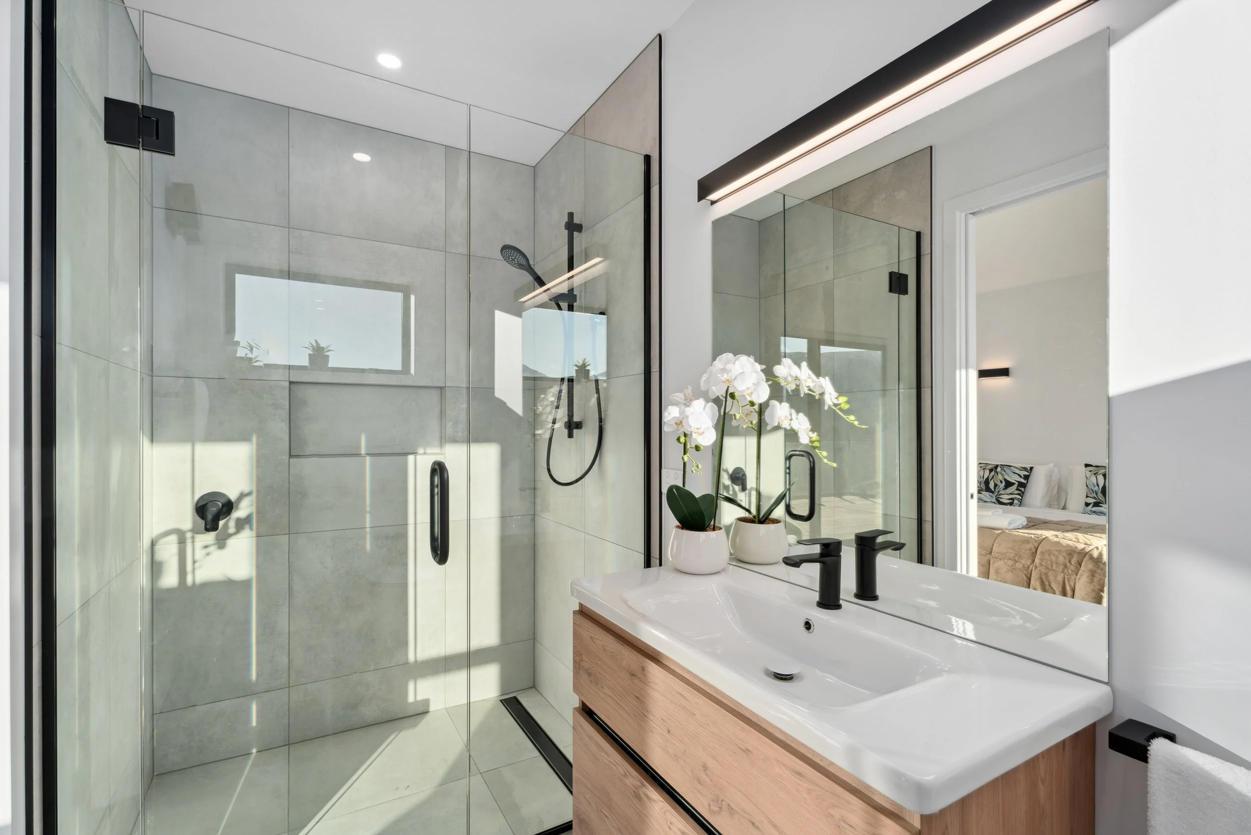 Ensuite Upstairs.jpg