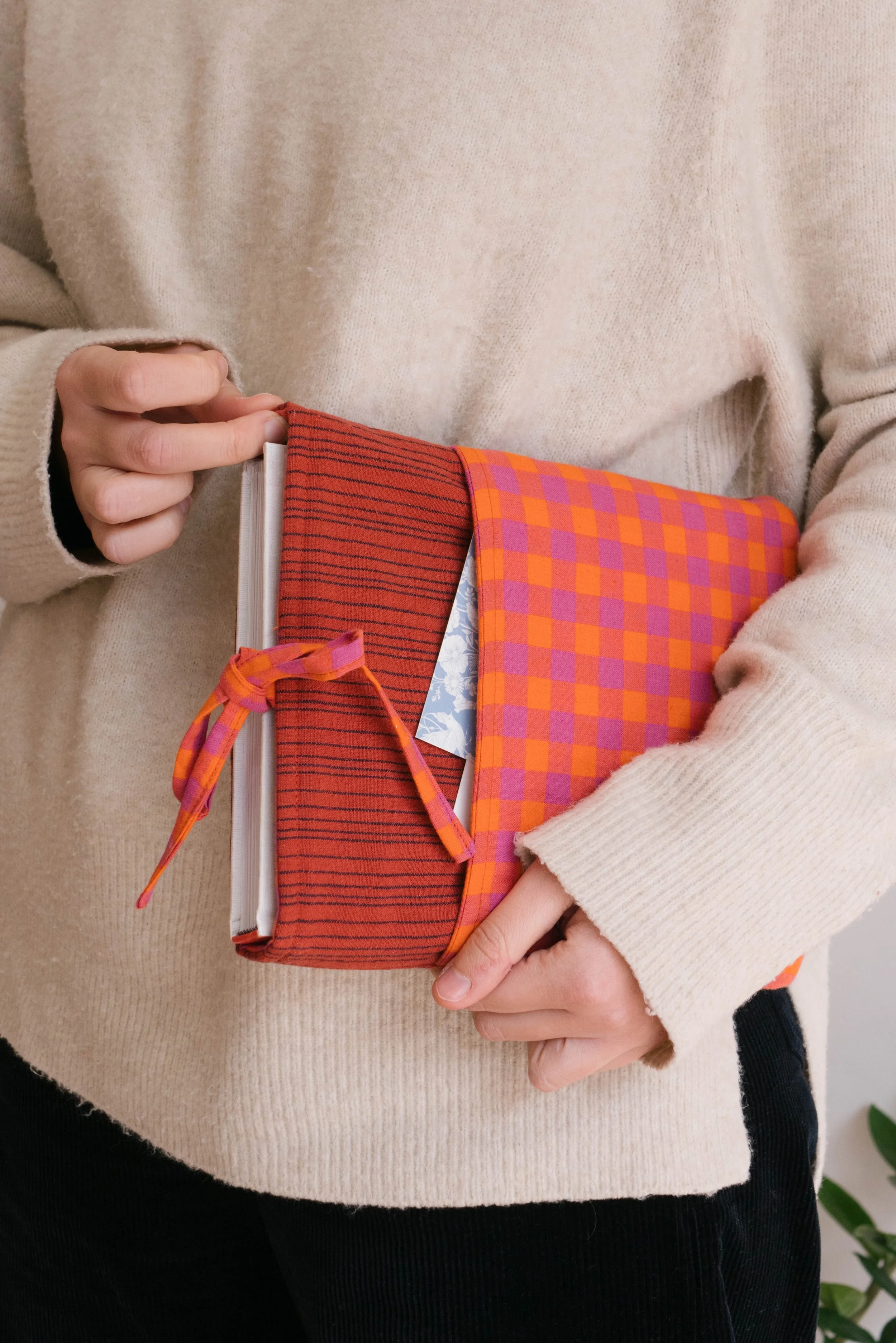 Cus la teva funda de llibre · 18 d'abril