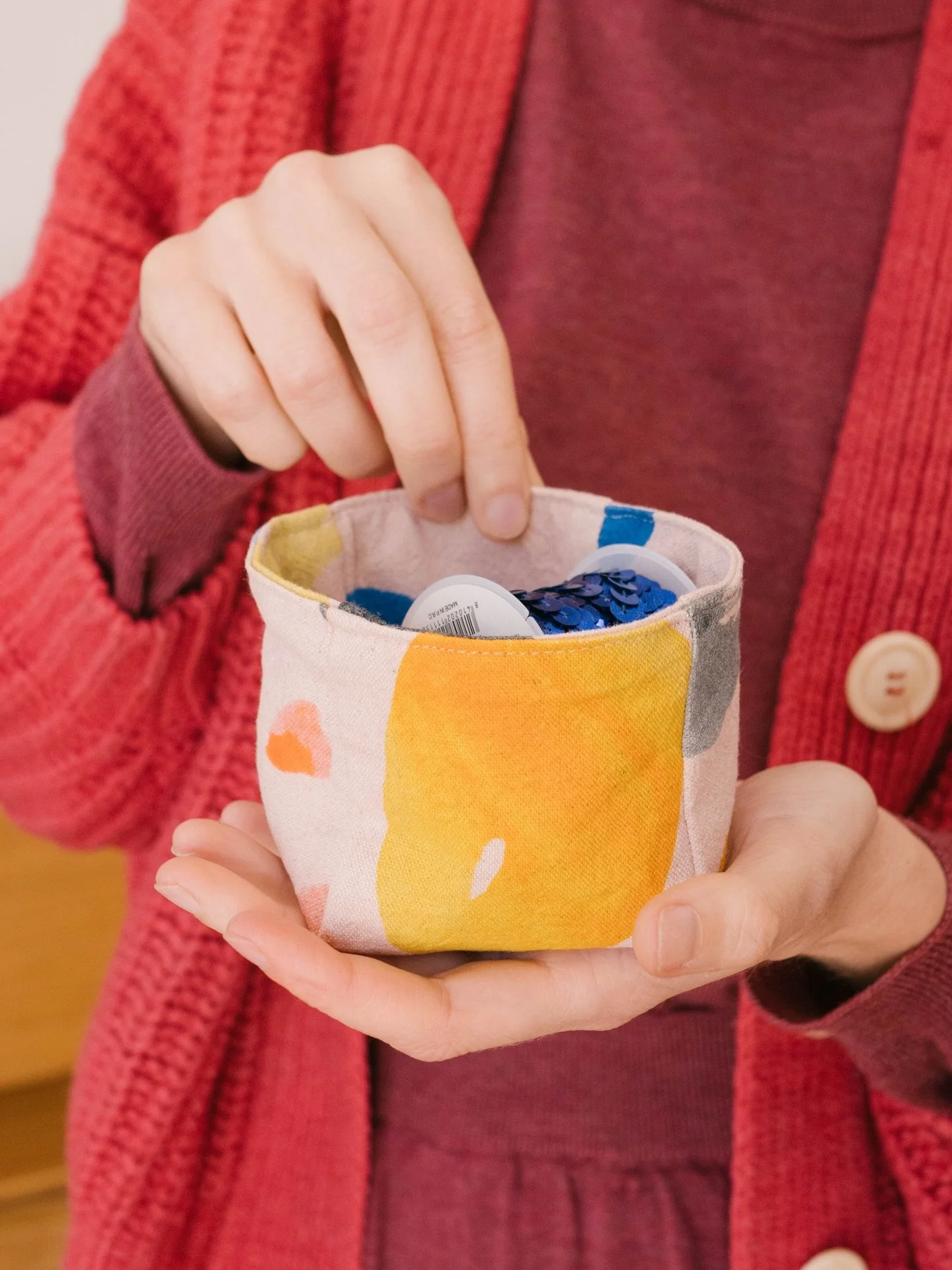 Perqu&egrave; cosir a m&agrave;quina no &eacute;s nom&eacute;s un assumpte d&rsquo;adults... A Les Ve&iuml;nes, tamb&eacute; volem fer venir el cuquet pel t&egrave;xtil a la nova generaci&oacute;!

El dissabte 25 d&rsquo;abril, impartirem un taller i