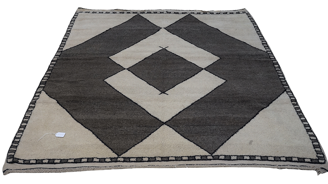 Meet Bert: Carpet designed by Bert Flint. Geometric art connecting Holland and Morocco.