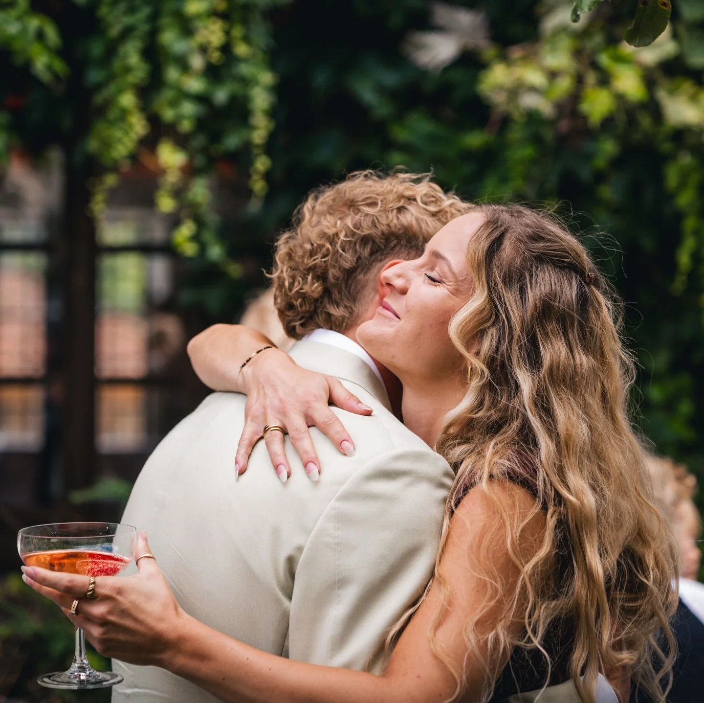 Echte Emotionen und diese kleinen Momente, die man im Nachhinein immer gerne ansieht - etwas ganz besonderes 😌 #weddingphotos #salzburghochzeit #fotografin #hochzeitsfotos #weddingtime