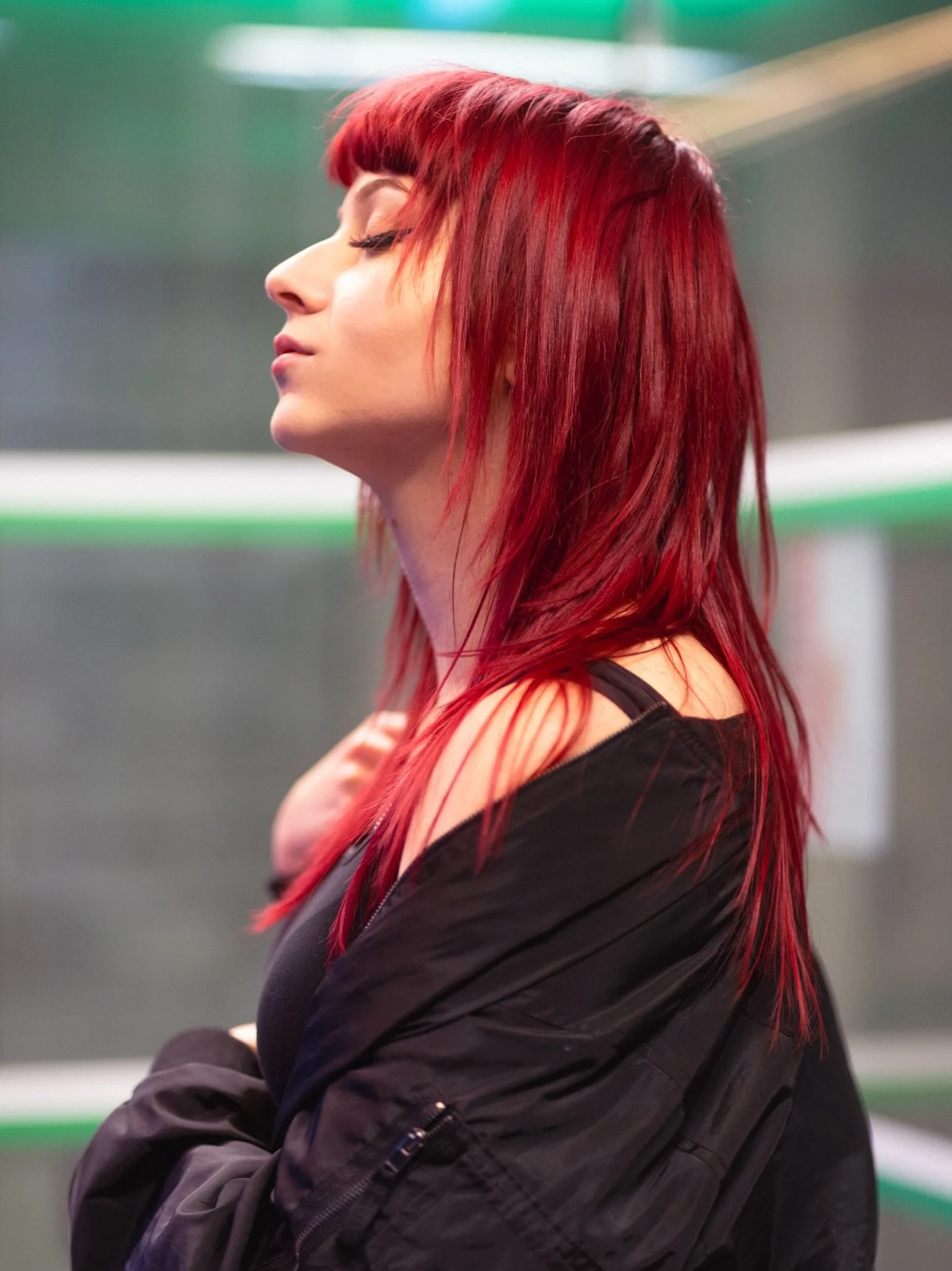 Lieb die Reihe mit Deni nach wie vor 🥹 einfach so nices Licht 💡 und Model nat&uuml;rlich 😁 #portraitphotography #photoshoot #salzburgram #beautyshot #redhair