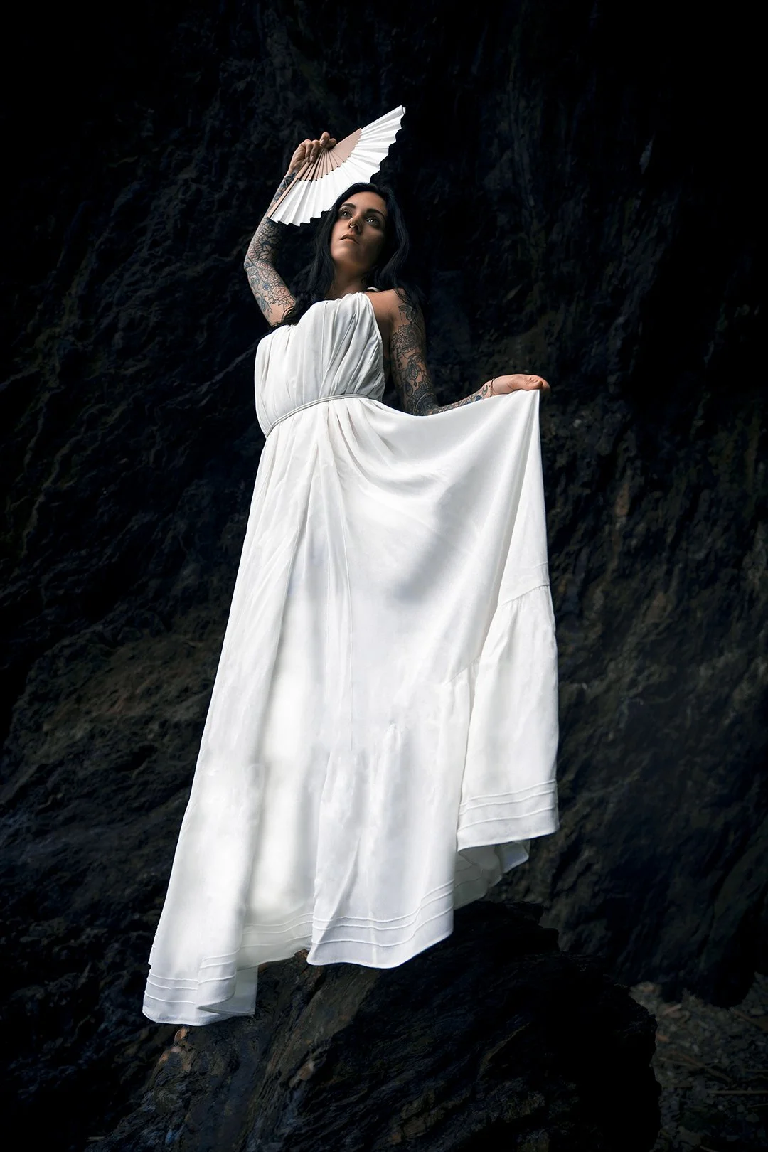 GROTTE ESSAI BLEU sombre insta.jpg