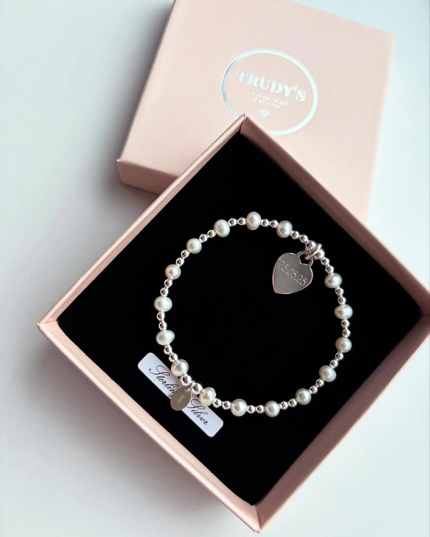 Pearl statement bracelet with added personalised charm 🤍

#smallbusiness #shopsmall #ootd #accessories #jewellery #pearl #bridalfashion