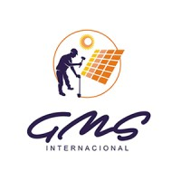 Logo de GMS Internacional avec un homme utilisant un panneau solaire