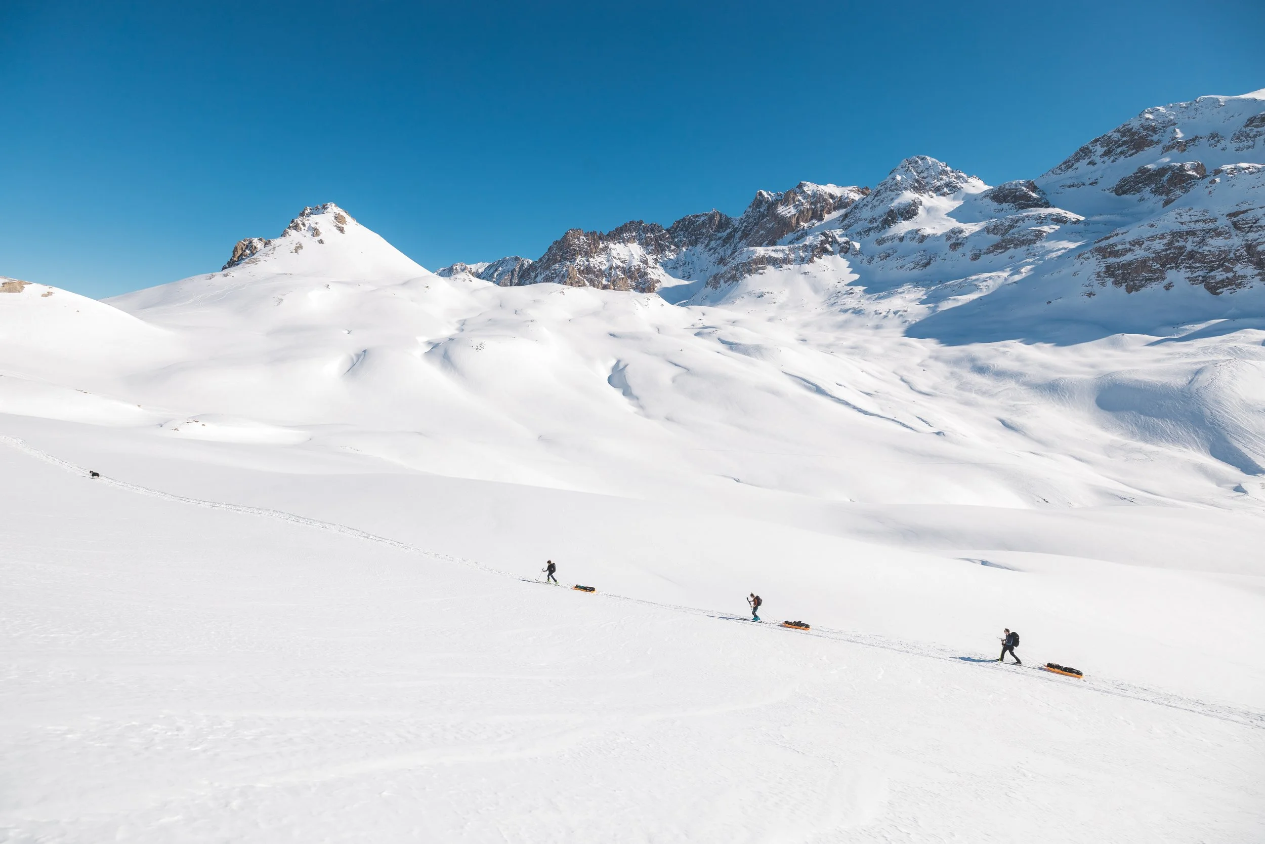 Traversée hivernale du Thabor à ski et pulka, tournage outdoor pour Columbia