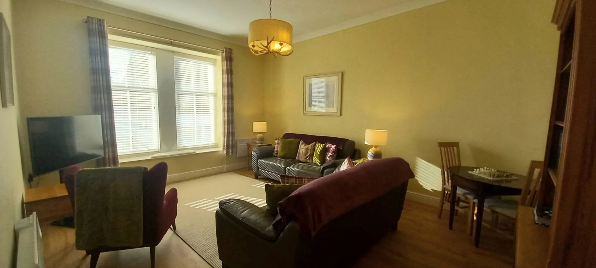 Lounge towards window.jpg