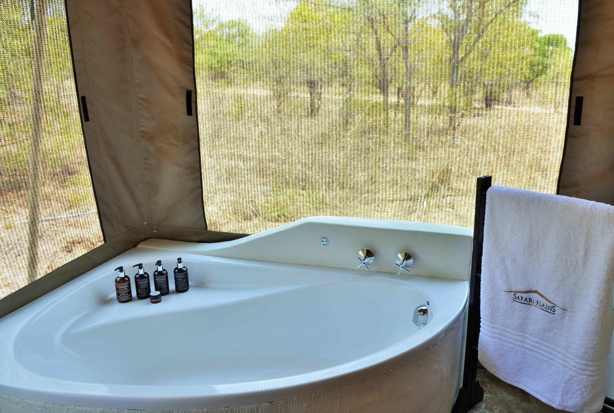 safari_plains_-_bathroom_3.jpg